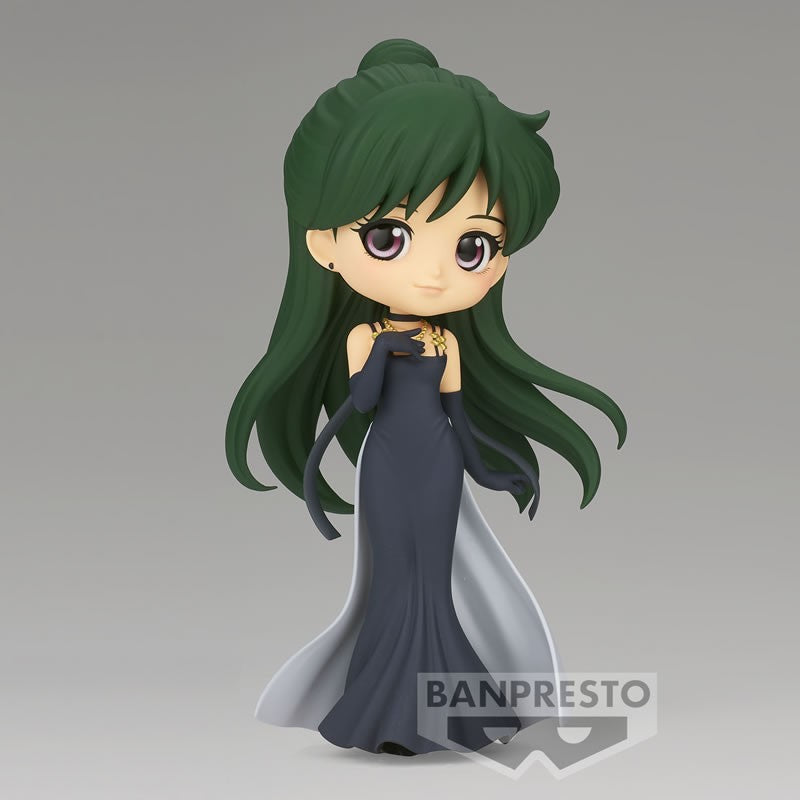 Vue 3/4 avant en plan d'ensemble de la figurine de Princess Pluto de Sailor Moon les bras baissés.