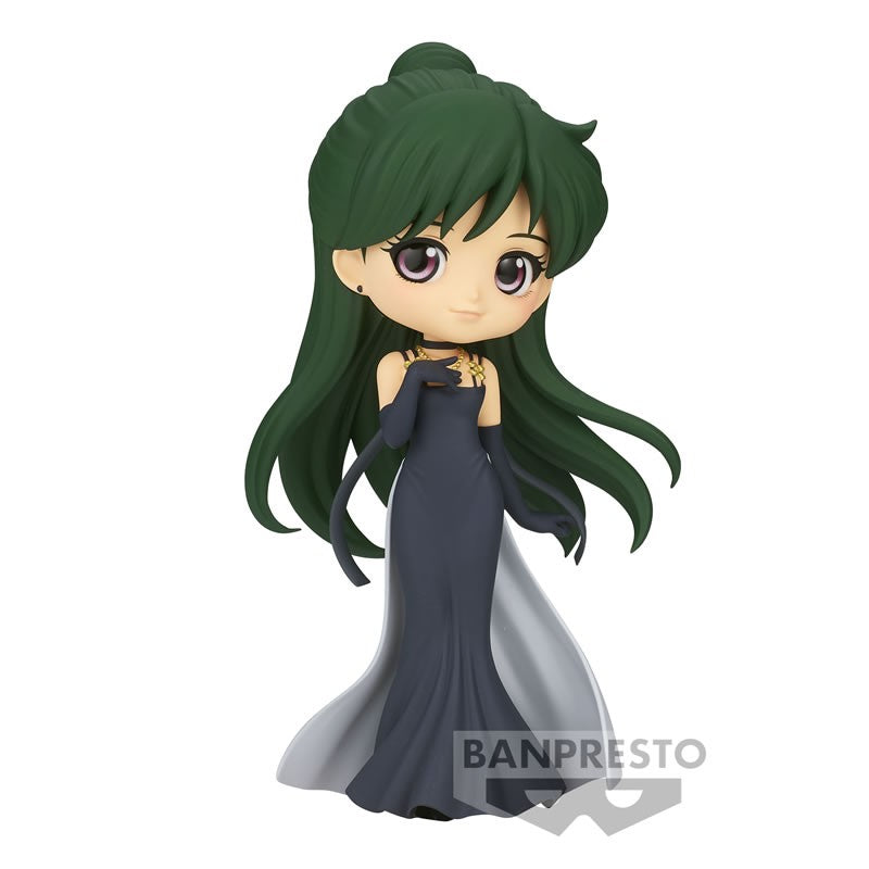 Vue de face en plan d'ensemble de la figurine de Princess Pluto de Sailor Moon avec la main levée sur la poitrine.