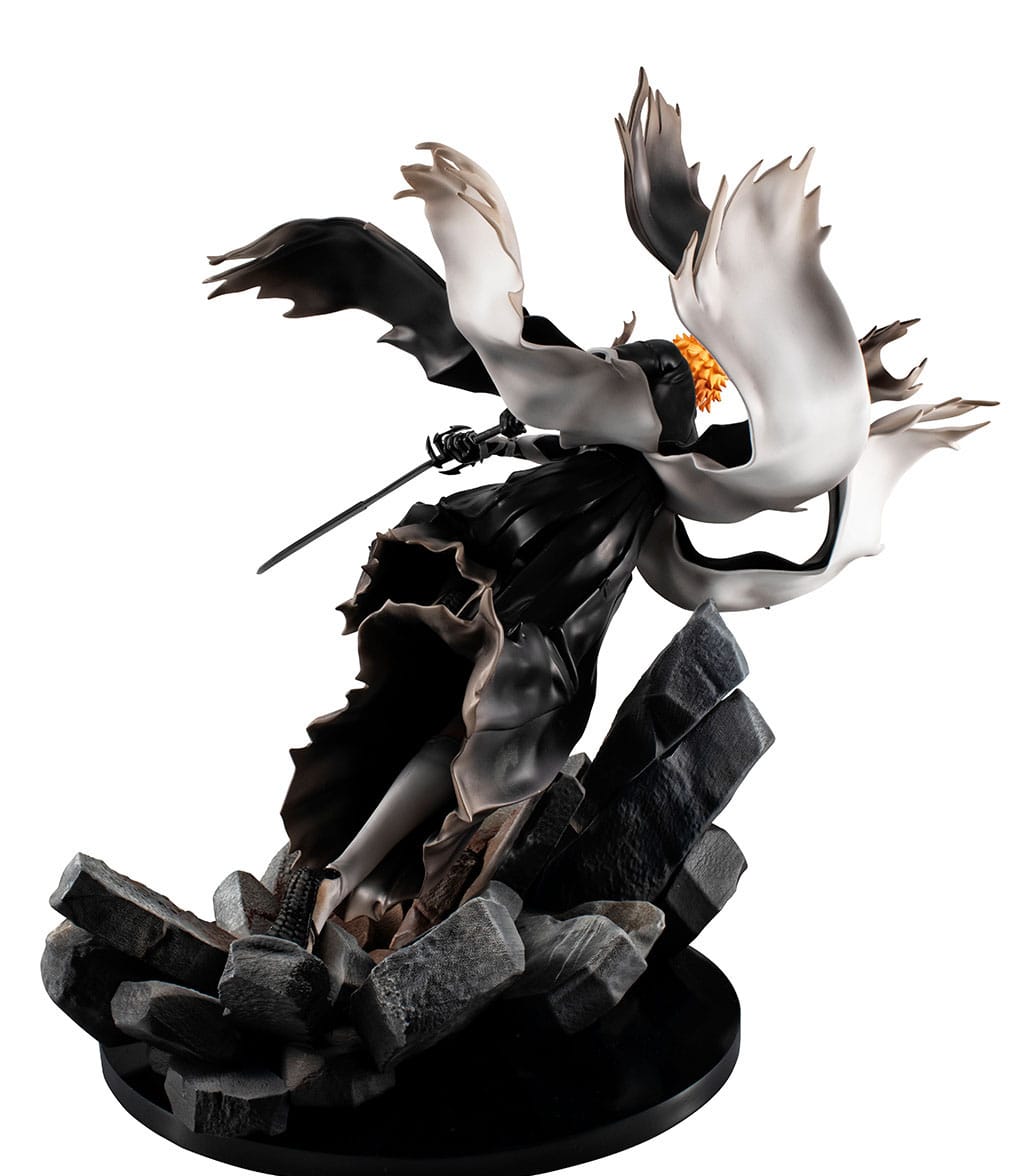 Figurine Ichigo Bleach en pleine action, coup de katana dévastateur