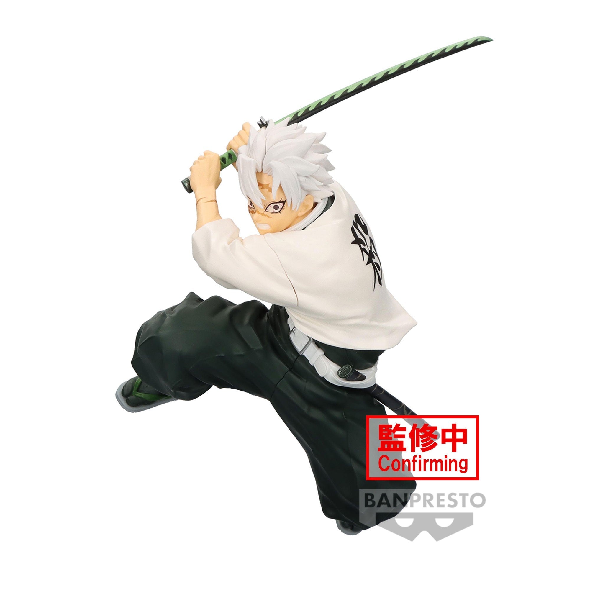 Vue 3/4 de près de la figurine de Sanemi Shinazugawa de Demon Slayer en tenue de combat, tenant une épée à la main gauche.