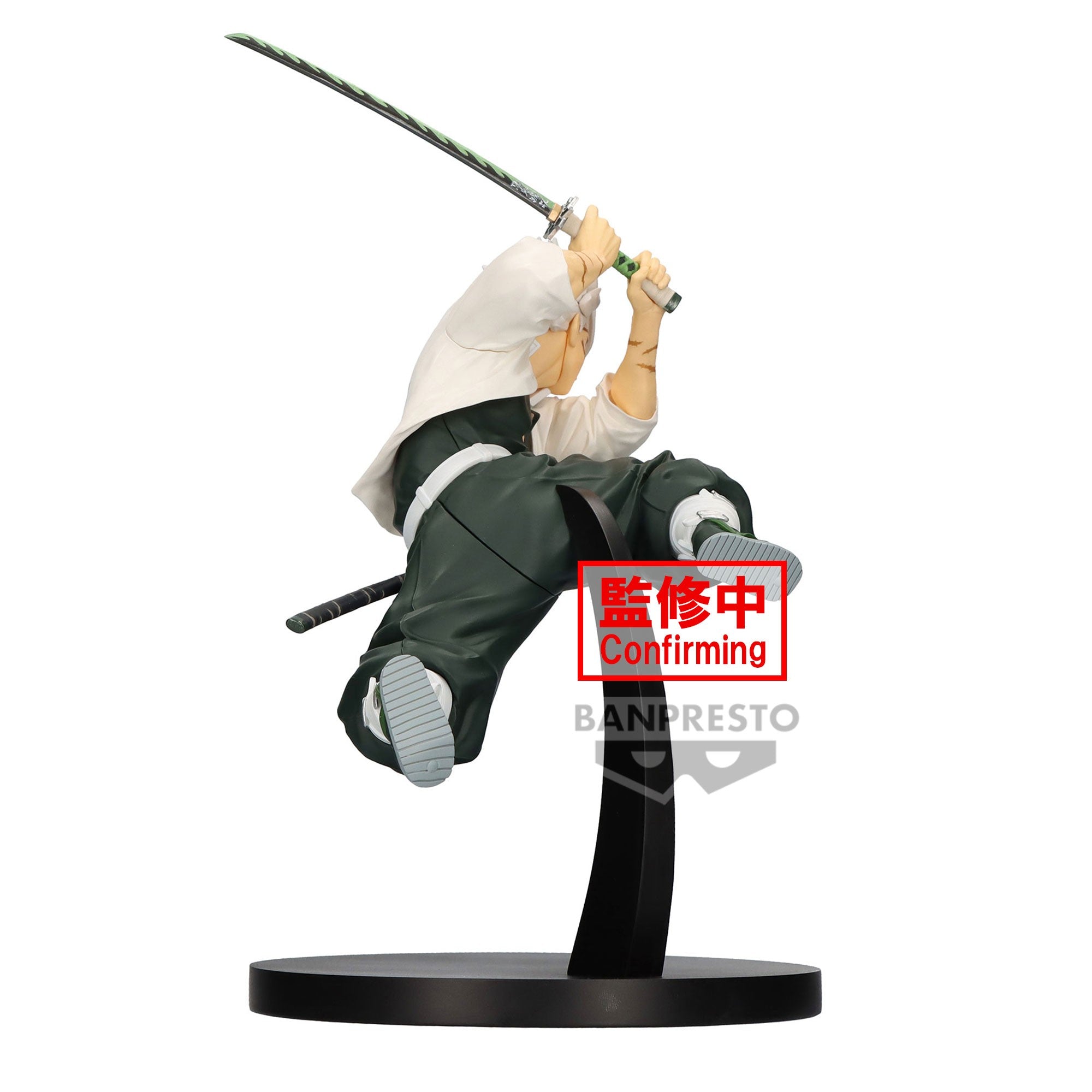 Vue 3/4 à mi-distance de la figurine de Sanemi Shinazugawa de Demon Slayer en uniforme de Chasseur de Démons, tenant un katana.