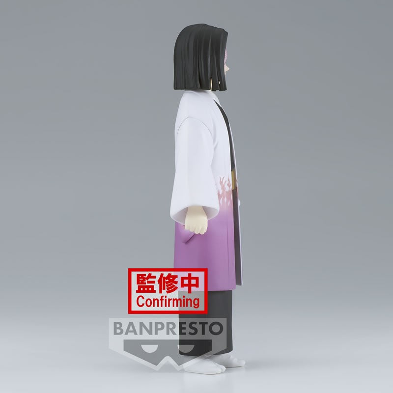 Vue de profil à mi-distance de la figurine de Kagaya Ubuyashiki de Demon Slayer en tenue blanche et violette, sans accessoires.