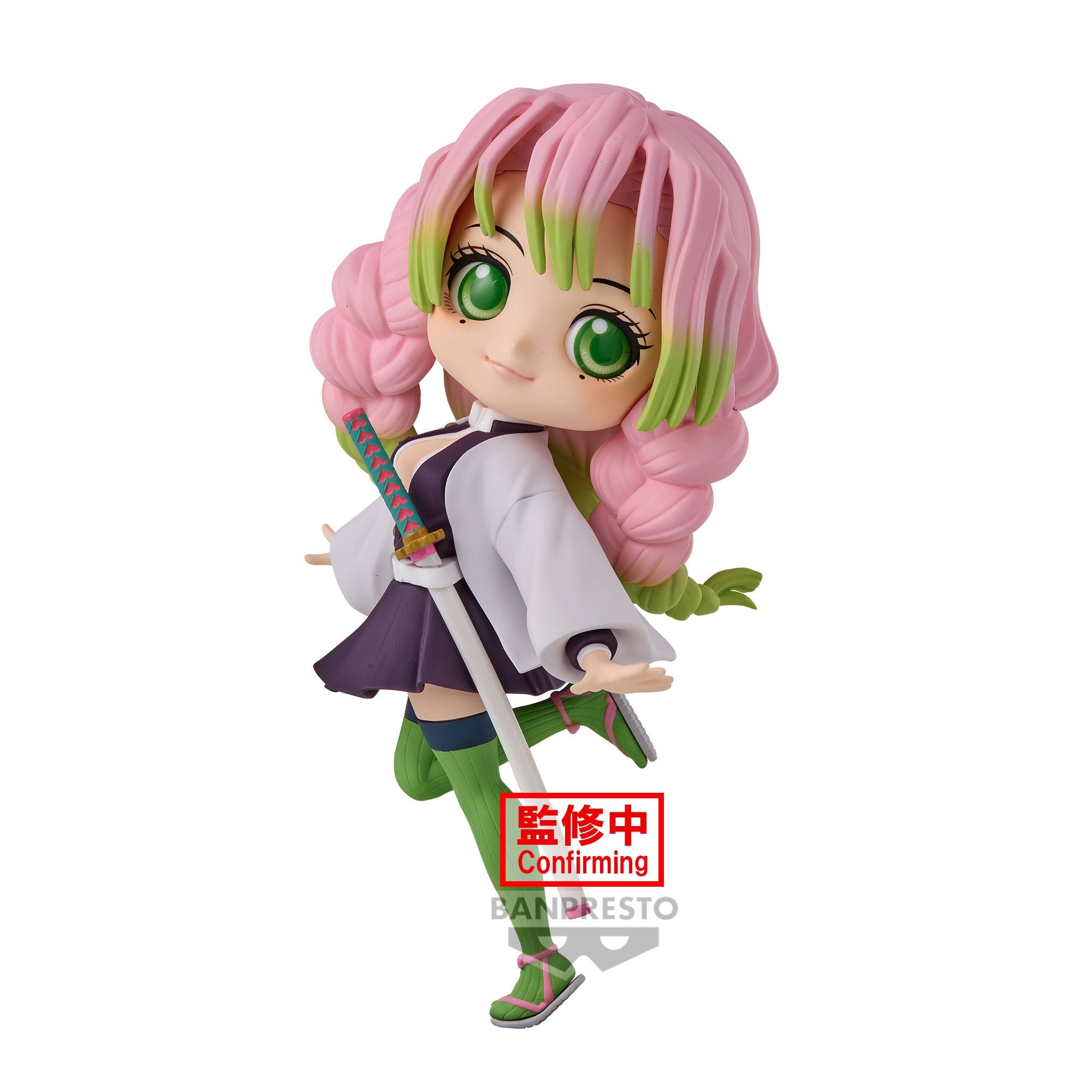 Vue 3/4 à mi-distance de la figurine de Mitsuri Kanroji de Demon Slayer en jupe violette et haori blanc, tenant un katana.