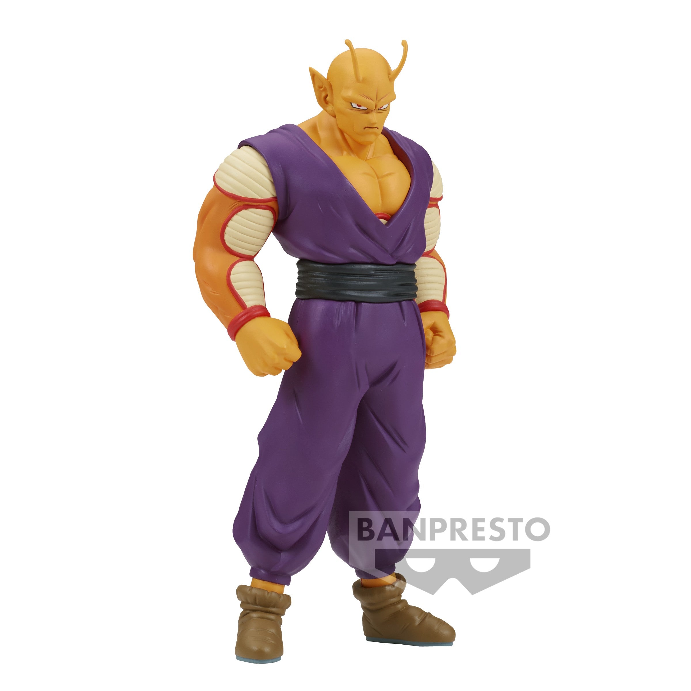 Figurine de Piccolo en position de combat, mesurant environ 18 cm, avec des détails de peau orange et un corps musclé, fabriquée par Banpresto.
