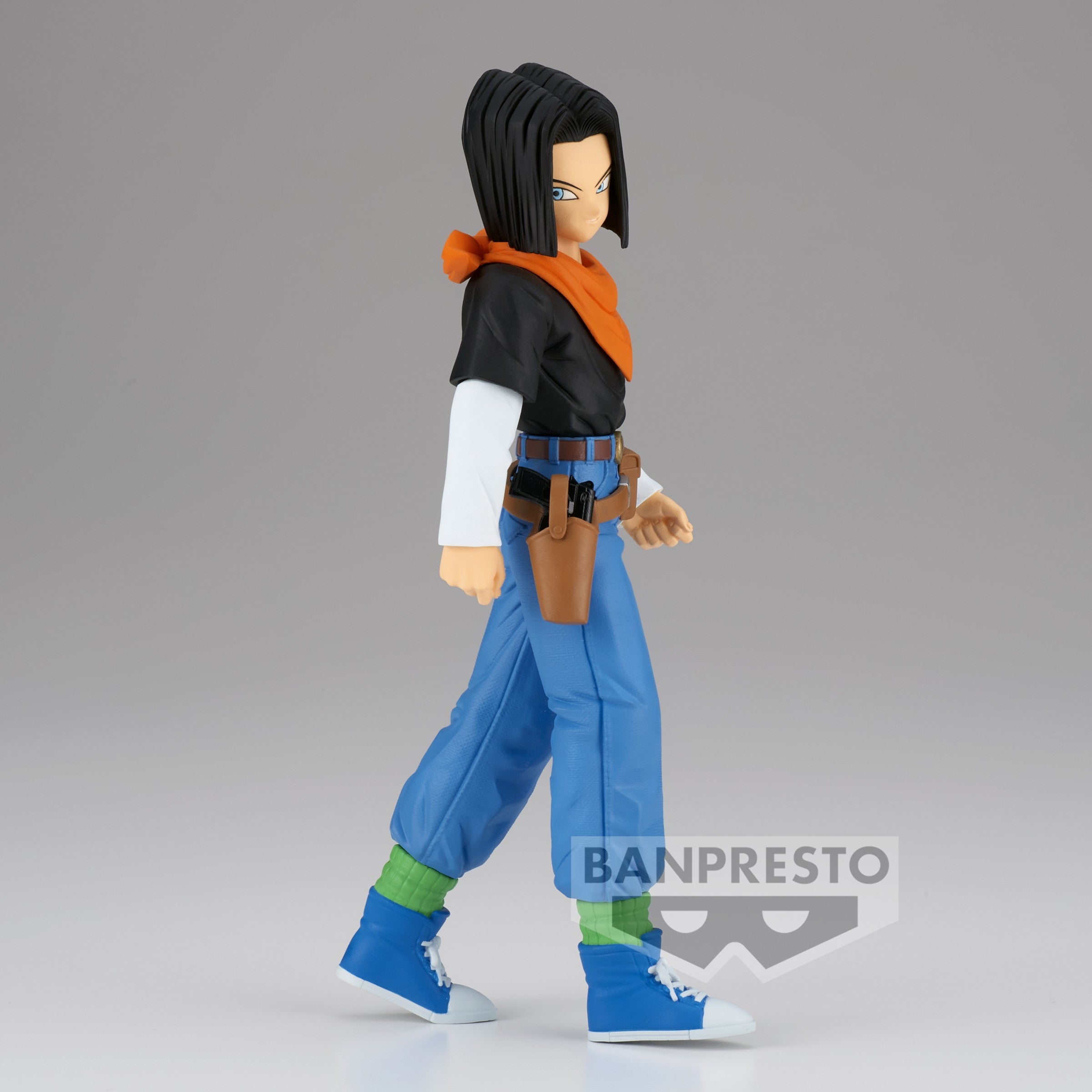Figurine d'Android 17 debout avec une posture dynamique, vêtue de son uniforme caractéristique, représentant le personnage de la série Dragon Ball Z.
