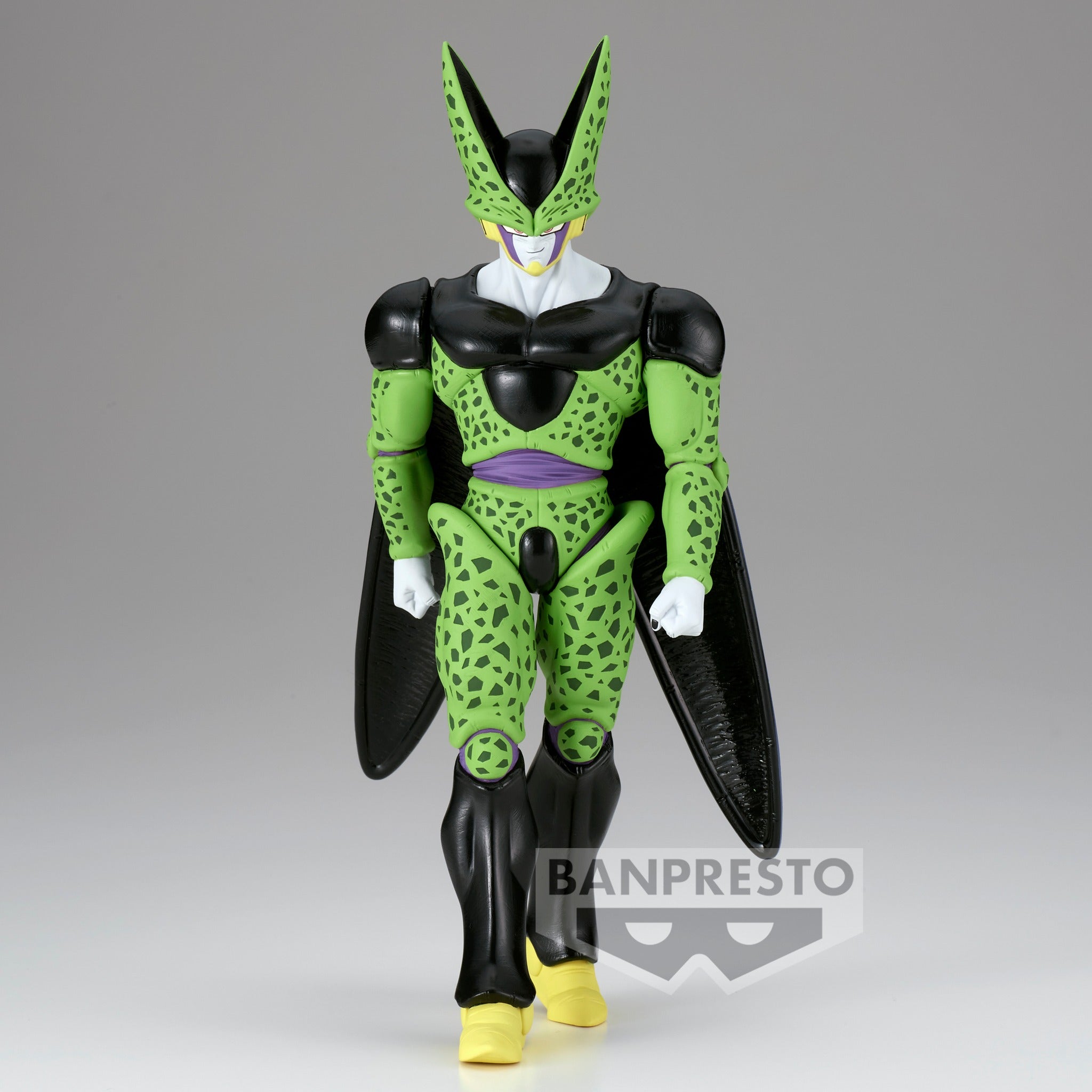 Figurine de Cell de Dragon Ball Z, représentant le personnage en pleine marche avec des détails sculptés, mesurant 20 cm de hauteur, fabriquée par Banpresto.