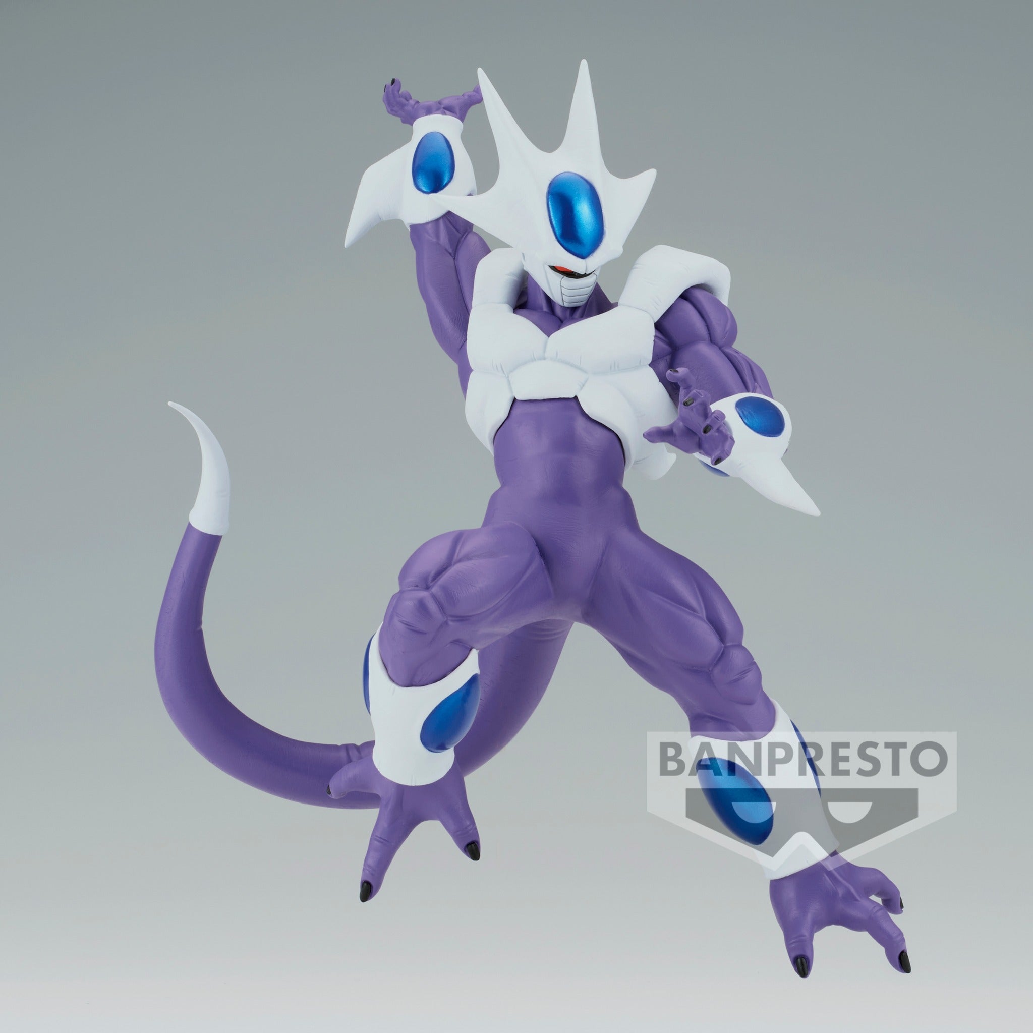 Figurine de Cooler de Dragon Ball Z, mesurant 17 cm, représentée dans une posture dynamique, prête à lancer une attaque, avec des détails précis sur son design et sa tenue.