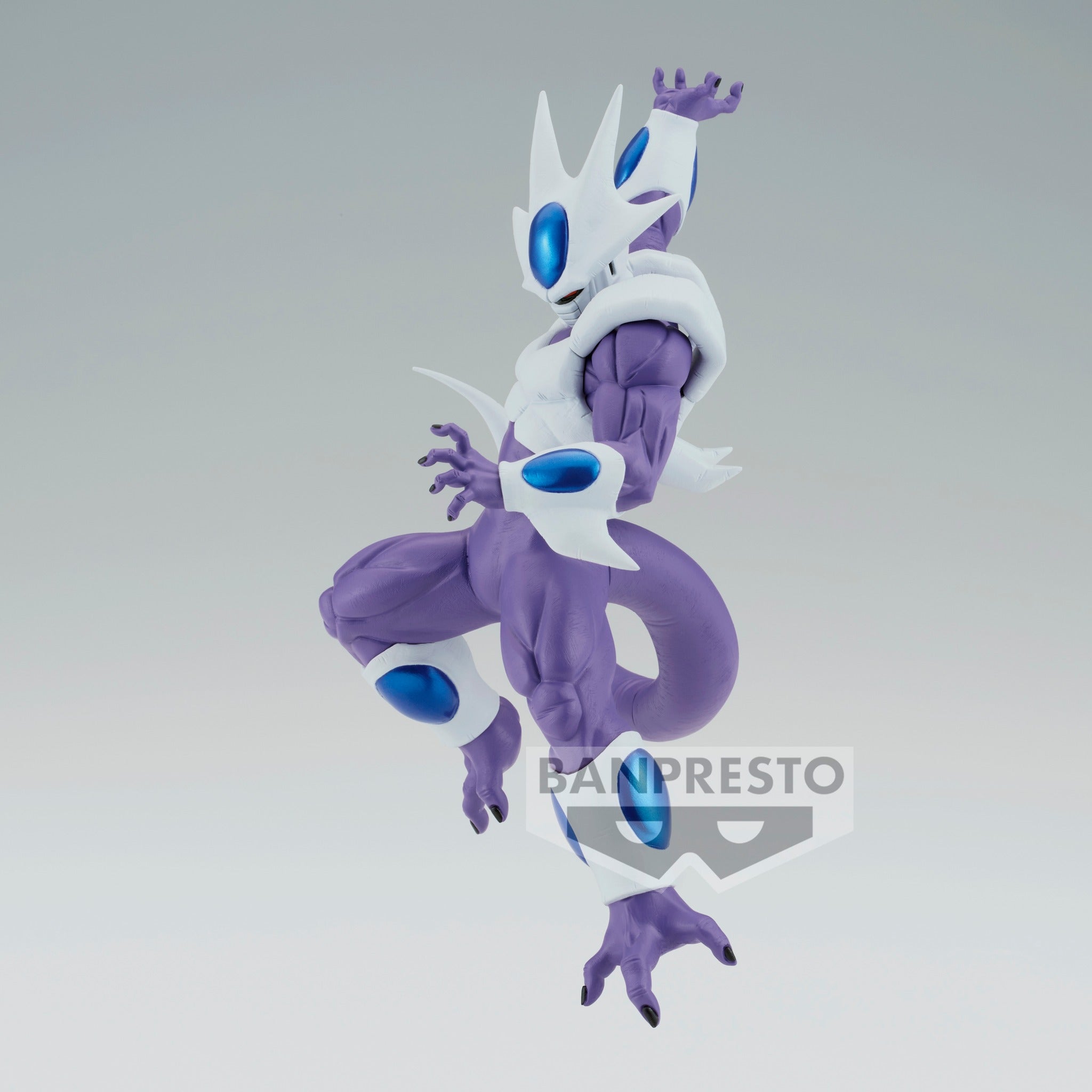 Figurine de Cooler de Dragon Ball Z, mesurant 17 cm, représentée dans une posture dynamique, prête à lancer une attaque, avec des détails précis sur son design et sa tenue.