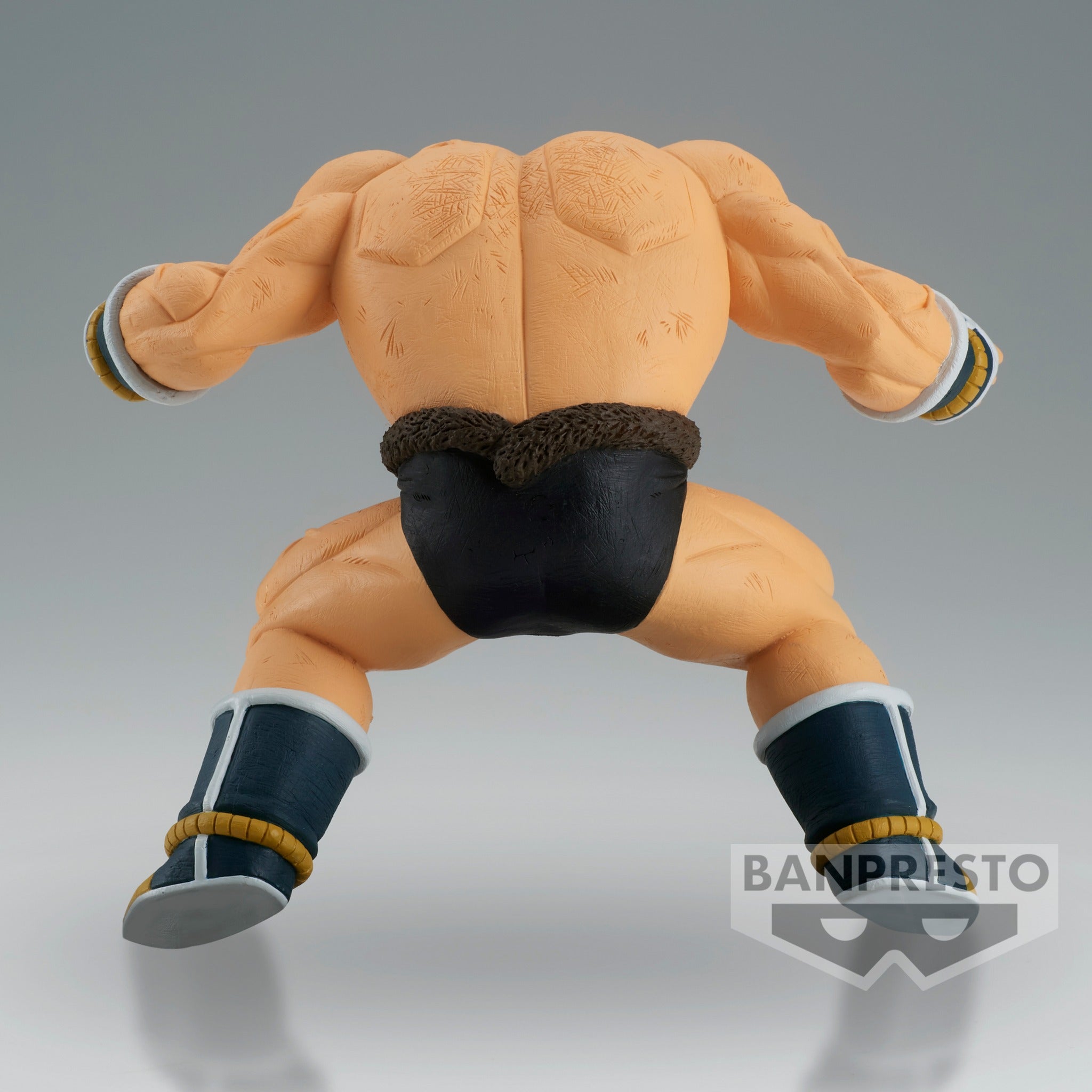 Figurine de Nappa de Dragon Ball Z mesurant 12 cm, représentant le personnage avec une sphère d'énergie dans une pose dynamique. Fabriquée par Banpresto.
