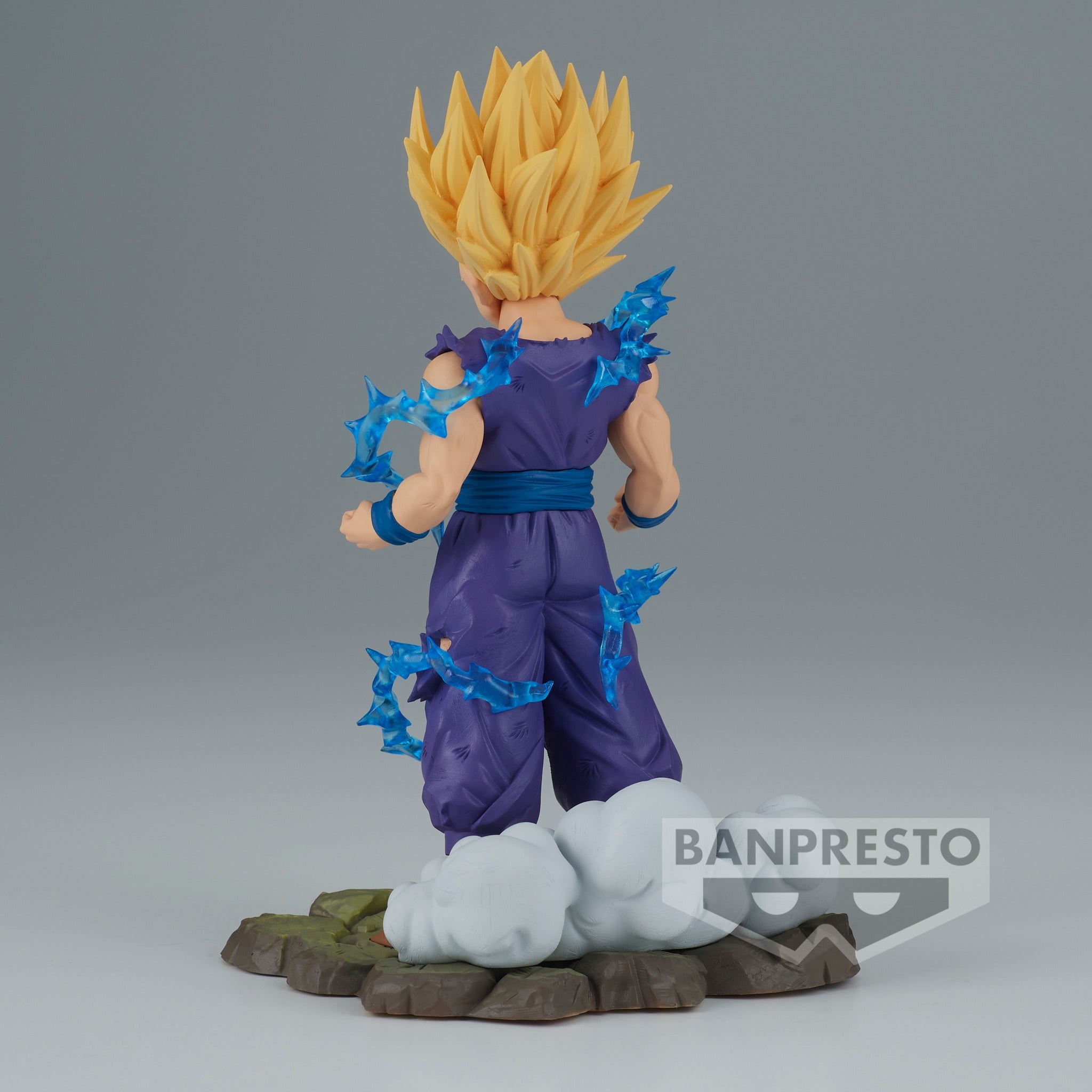 Figurine de Son Gohan en Super Saiyan 2, représentant un moment clé de Dragon Ball Z, avec des détails précis sur l'expression et la pose dynamique de combat, fabriquée par Banpresto.