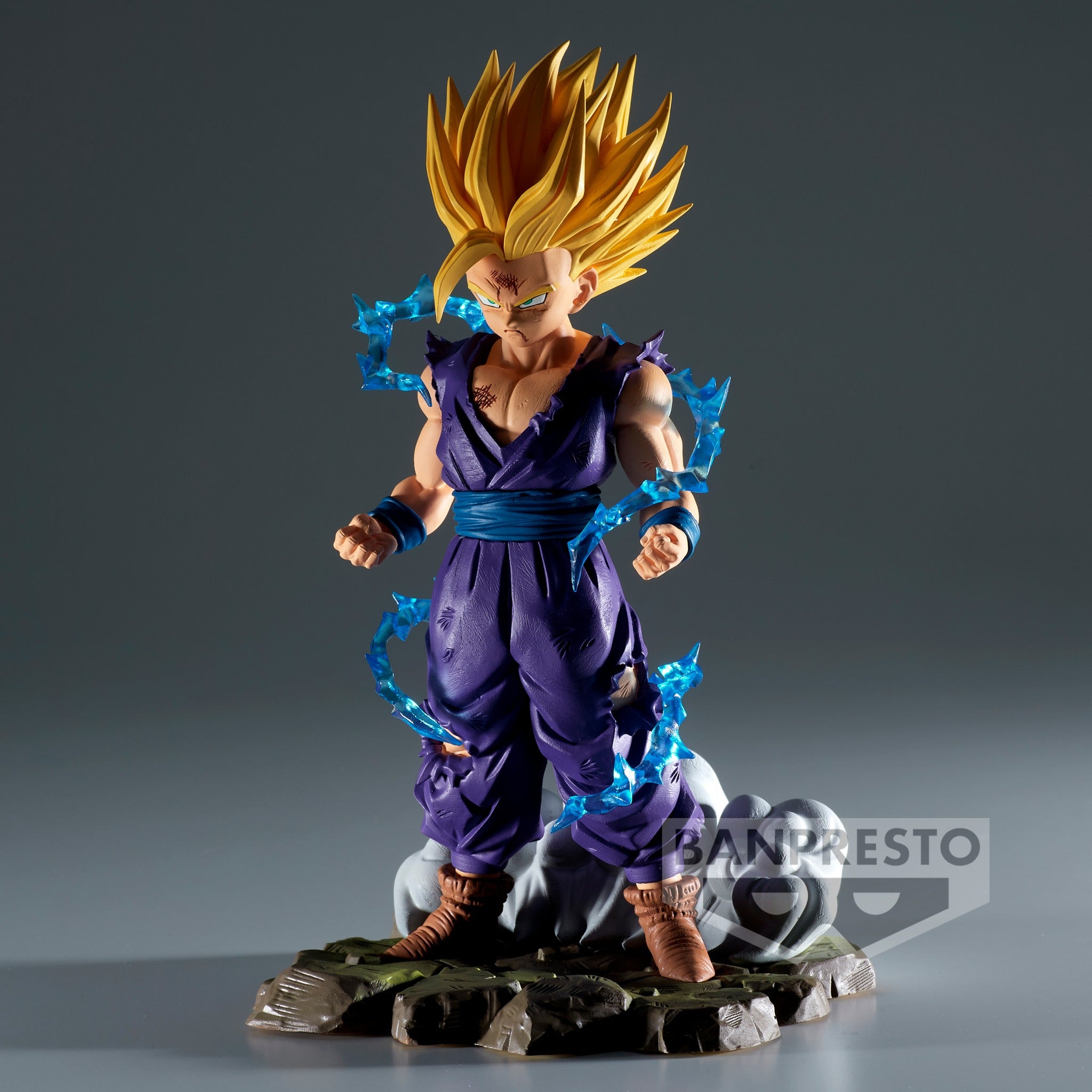 Figurine de Son Gohan en Super Saiyan 2, représentant un moment clé de Dragon Ball Z, avec des détails précis sur l'expression et la pose dynamique de combat, fabriquée par Banpresto.
