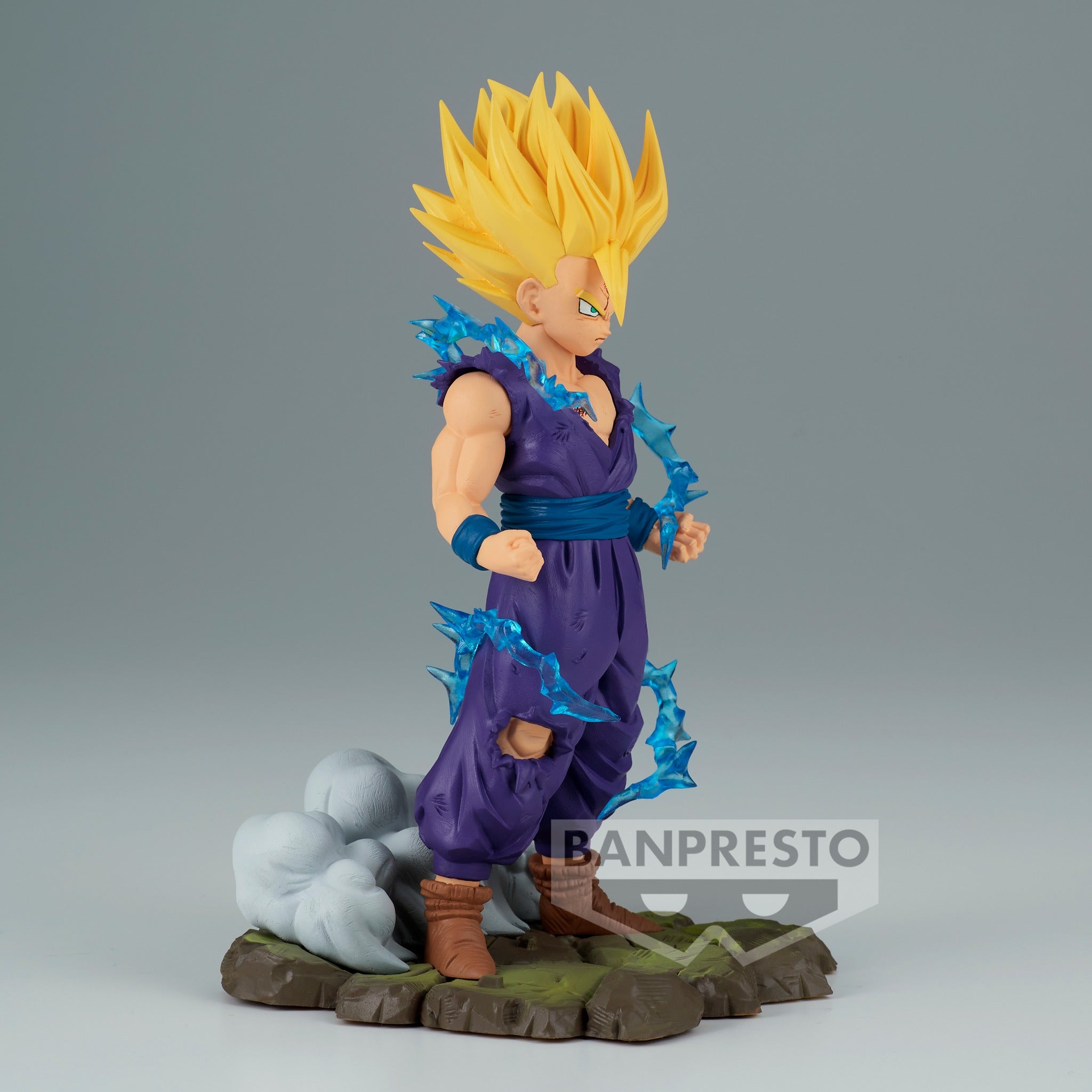 Figurine de Son Gohan en Super Saiyan 2, représentant un moment clé de Dragon Ball Z, avec des détails précis sur l'expression et la pose dynamique de combat, fabriquée par Banpresto.
