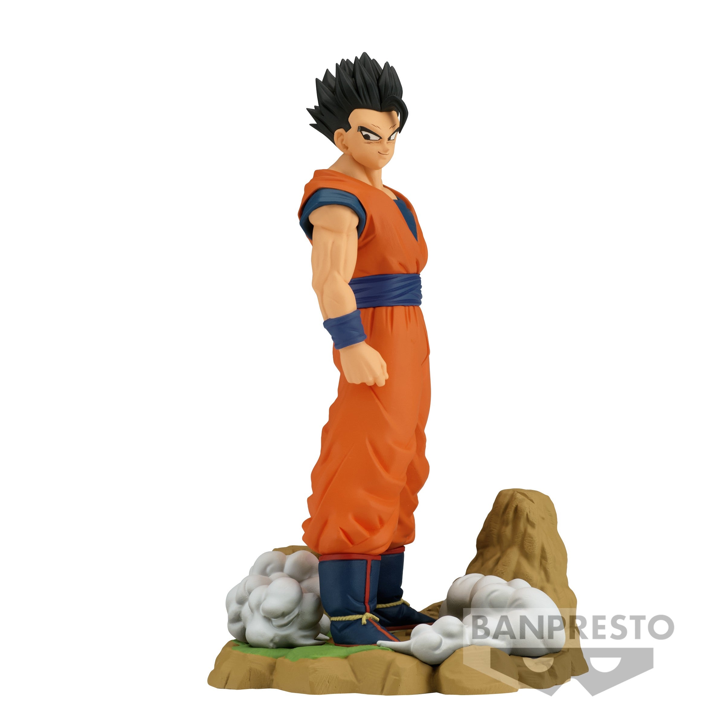 Figurine de Son Gohan en position de combat, mesurant 12 cm, vêtue de sa tenue emblématique, avec un regard déterminé, représentant un moment clé de Dragon Ball Z.