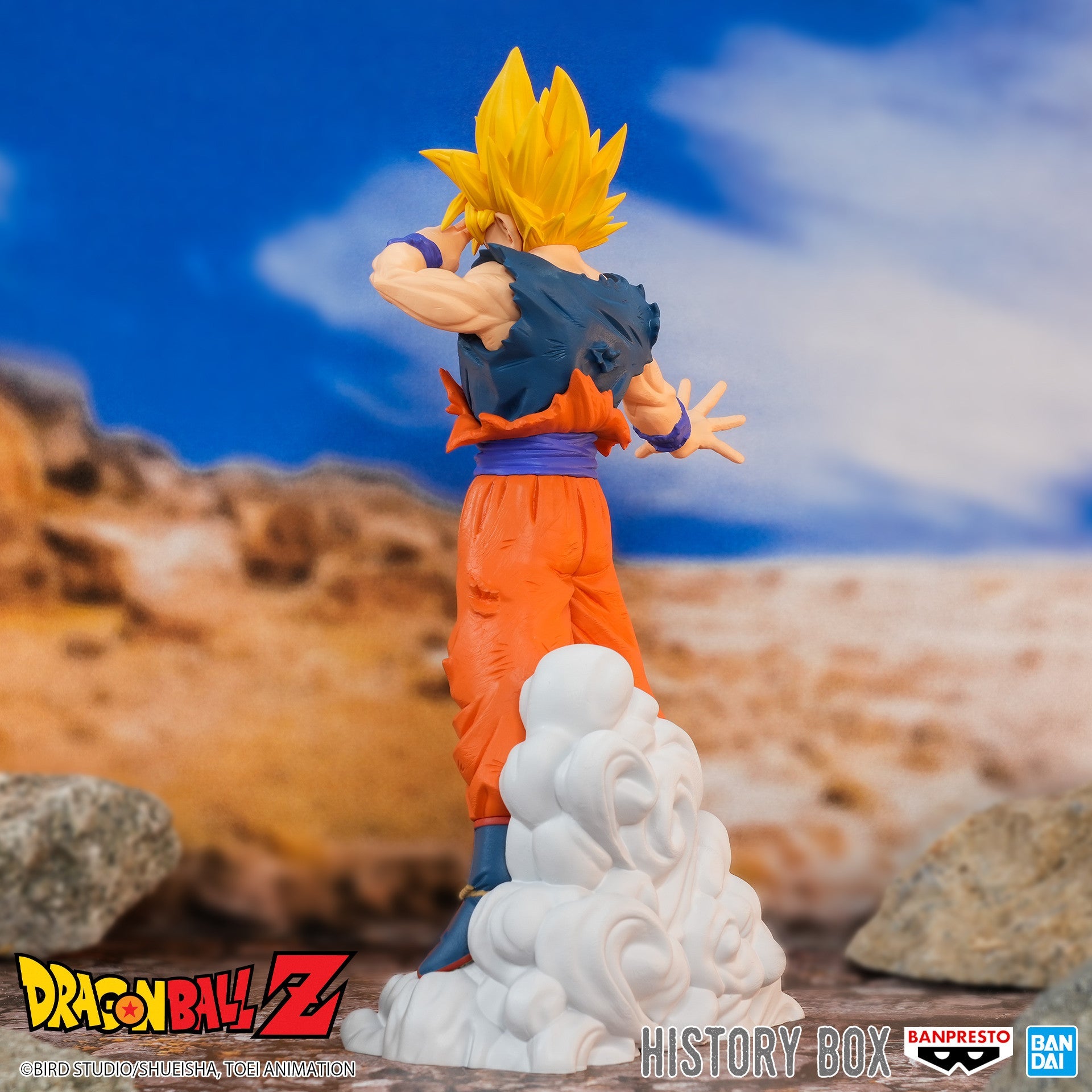 Figurine Pop de Shenron de 25 cm émergeant des boules de cristal avec une posture saisissante et une expression sereine, fabriquée par Funko.