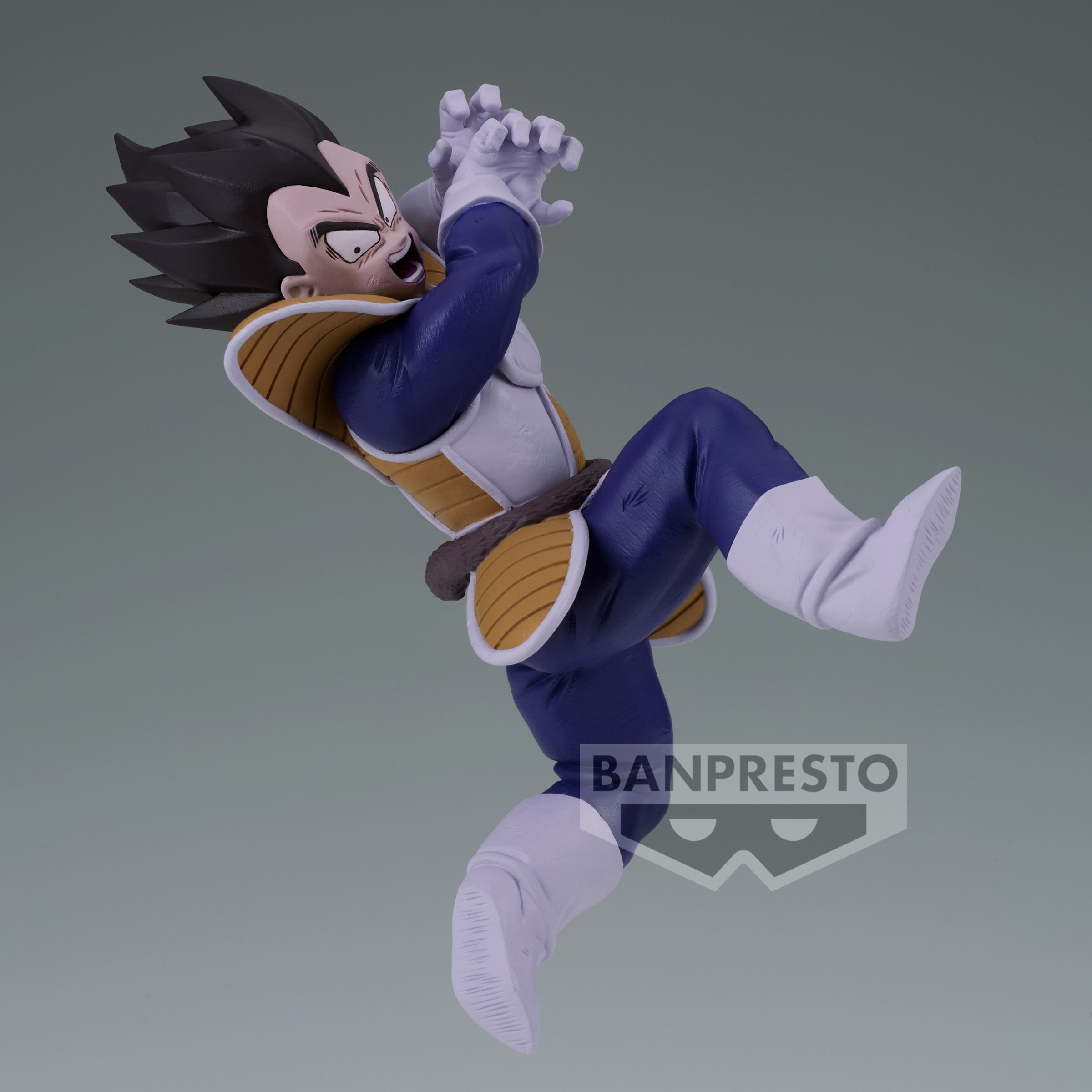 Figurine de Vegeta de Dragon Ball Z en position d'attaque, portant son armure de Saiyan, avec une aura de combat intense, mesurant 10 cm, fabriquée par Banpresto.