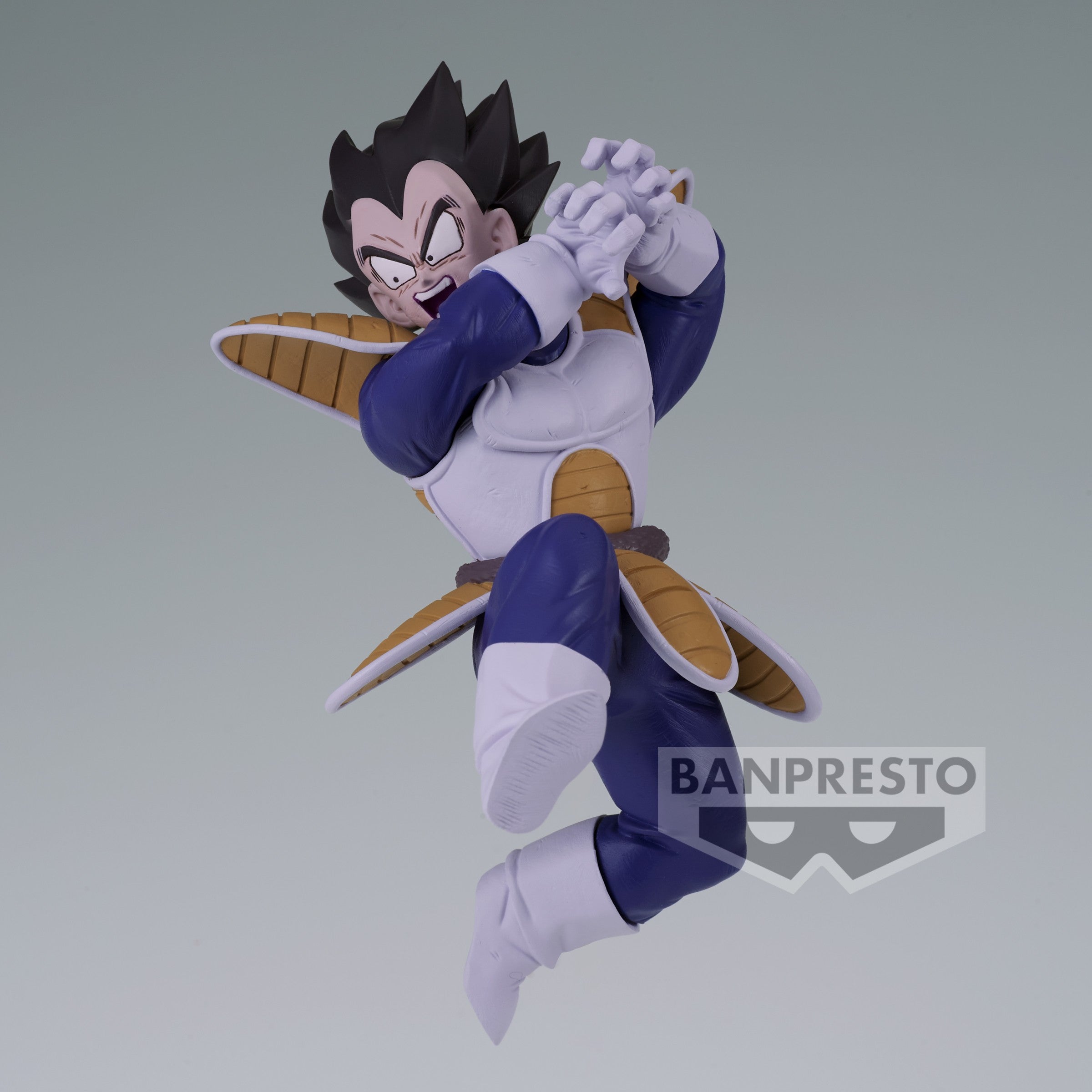 Figurine de Vegeta de Dragon Ball Z en position d'attaque, portant son armure de Saiyan, avec une aura de combat intense, mesurant 10 cm, fabriquée par Banpresto.