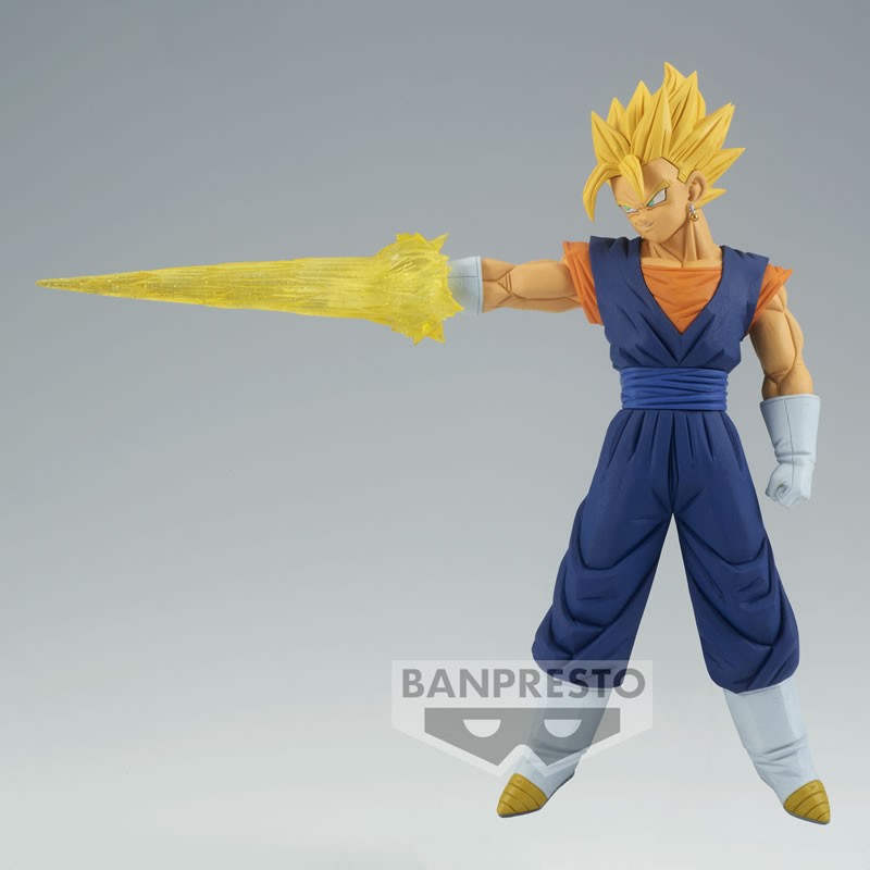 Figurine de Vegeto Super Saiyan de 17 cm en PVC, représentant le guerrier avec un costume aux couleurs inversées, des effets de Ki et des boucles d'oreilles Potaras.