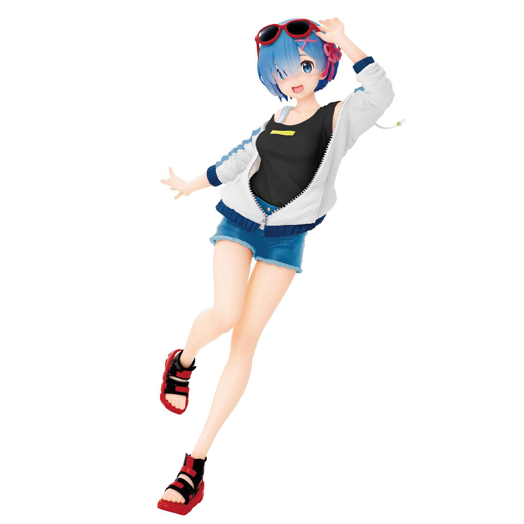 Vue diagonale en plan d'ensemble de la figurine de Rem de Re:Zero - Starting Life in Another World en position de détente estivale.