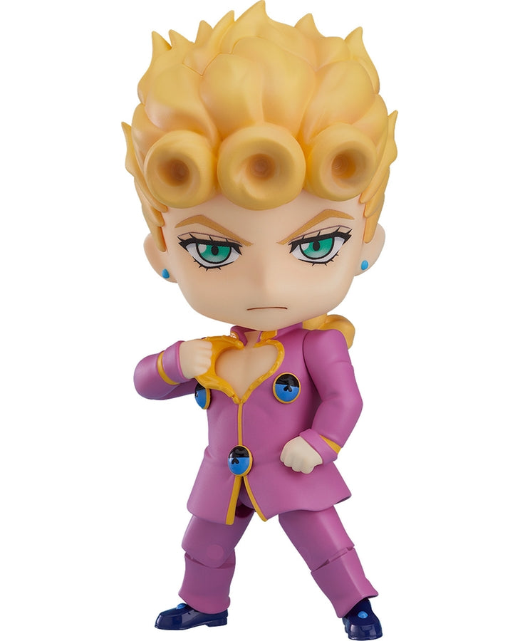 Vue de face en plan corps entier de la figurine Nendoroid de Giorno Giovanna de JoJo's Bizarre Adventure: Golden Wind, en costume rose.