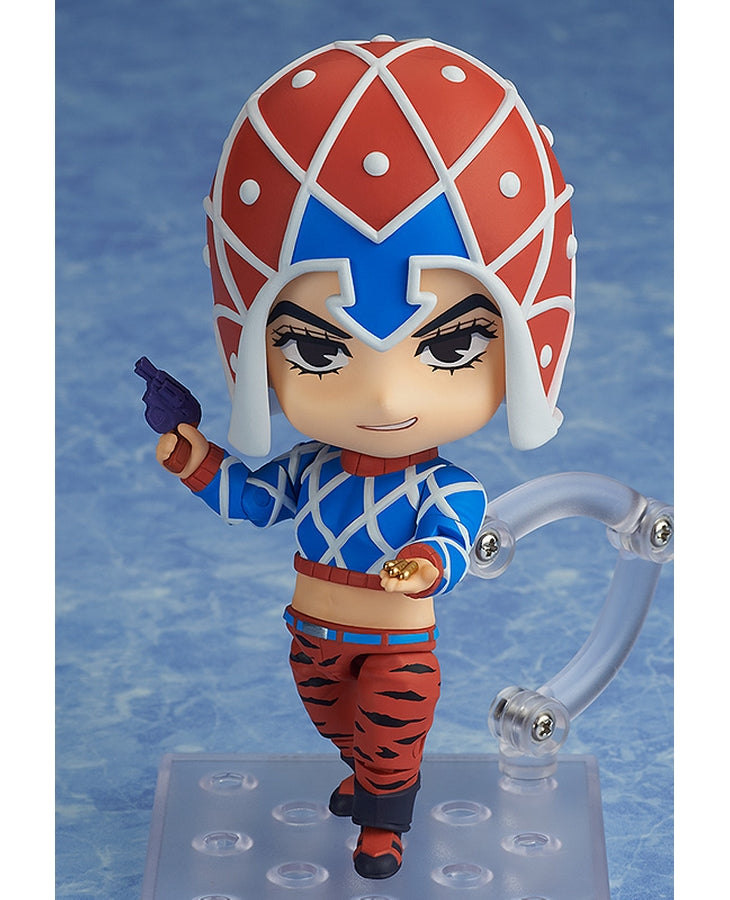 Vue 3/4 de face à mi-distance de la figurine de Guido Mista de JoJo's Bizarre Adventure: Golden Wind, en tenue à motifs losanges, tenant un petit accessoire.
