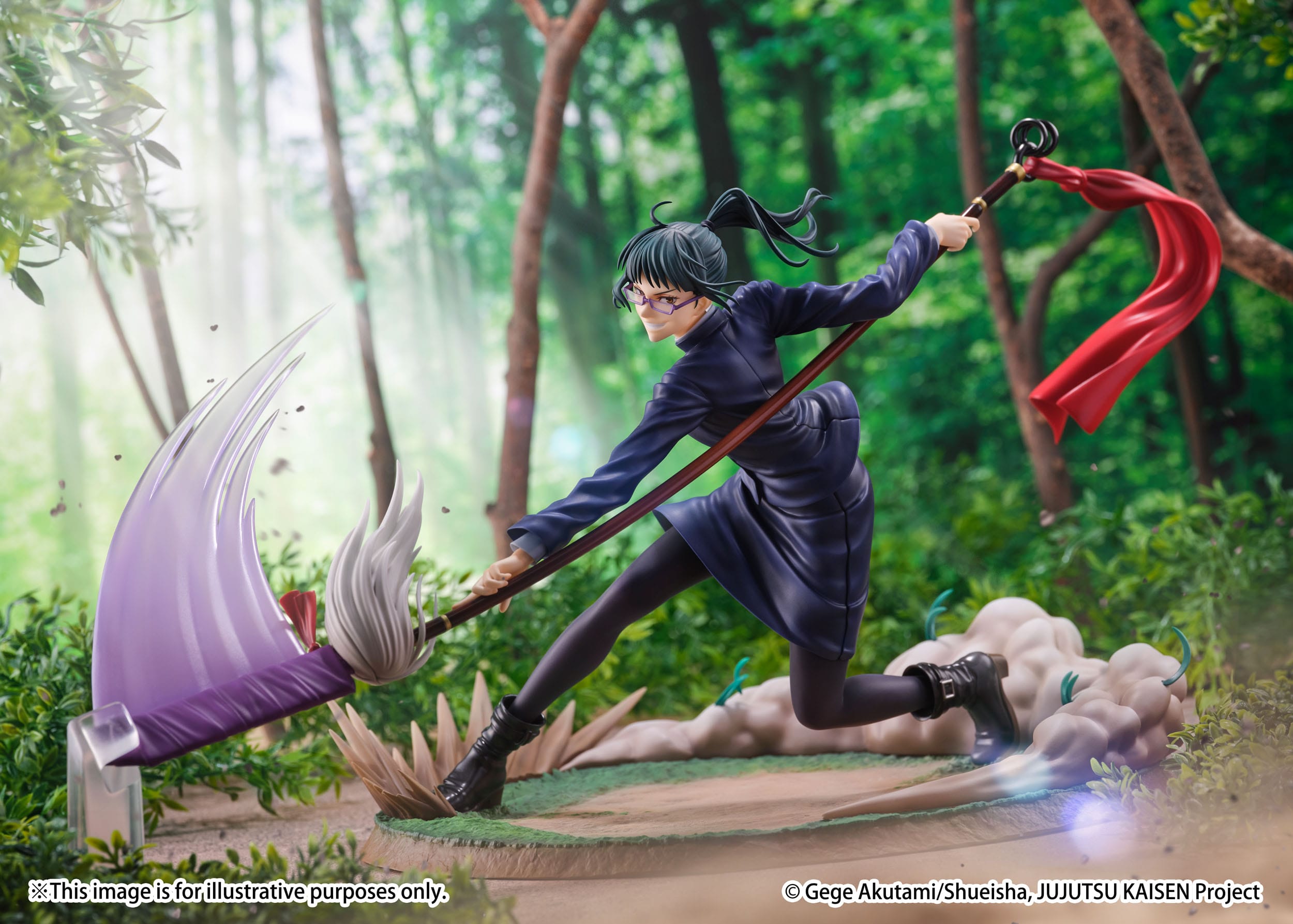 Figurine  de Maki Zenin de la série Jujutsu Kaisen en tenue bleue, en posture dynamique avec expression déterminée, tenant une grande arme en forme de faux. Vue de face à mi-distance.