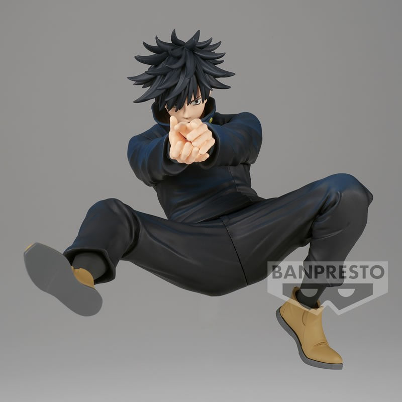 Figurine Maximatic de Megumi Fushiguro de la série Jujutsu Kaisen en veste bleue, en posture dynamique avec expression intense. Vue de face à mi-distance.