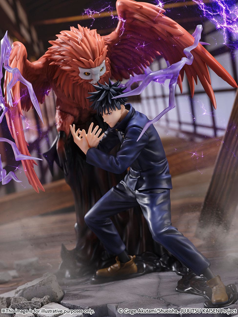 Figurine Megumi Fushiguro de la série Jujutsu Kaisen en uniforme bleu, en posture de combat avec expression déterminée, entouré d'énergie violette. Vue 3/4 à mi-distance.