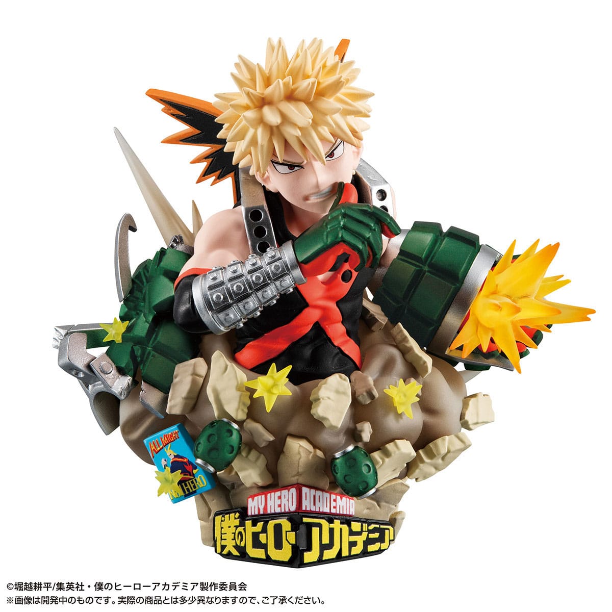 Vue 3/4 de face à mi-distance de la figurine de Katsuki Bakugo de My Hero Academia en tenue noire sans manches avec gants verts, tenant des gantelets lancés d'explosifs.