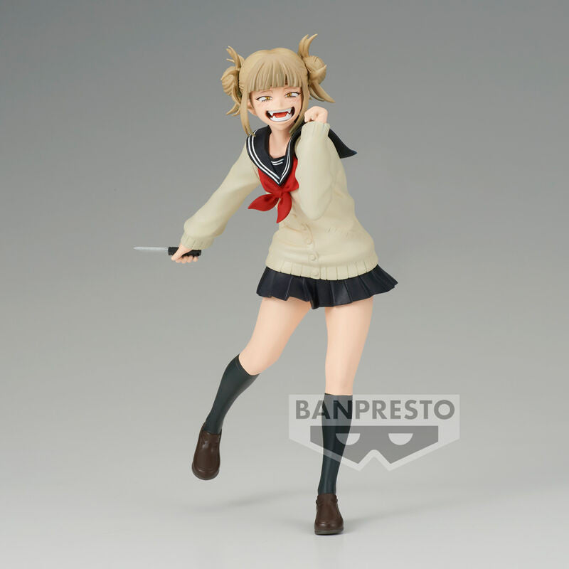 Vue 3/4 de face à mi-distance de la figurine de Himiko Toga de My Hero Academia en uniforme scolaire, tenant un petit couteau.