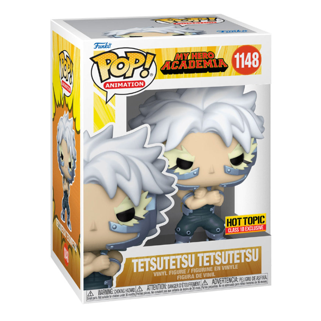Vue de face à mi-distance de la Funko Pop! de Tetsutetsu Tetsutetsu de My Hero Academia, en tenue bleue, bras croisés, cheveux argentés.