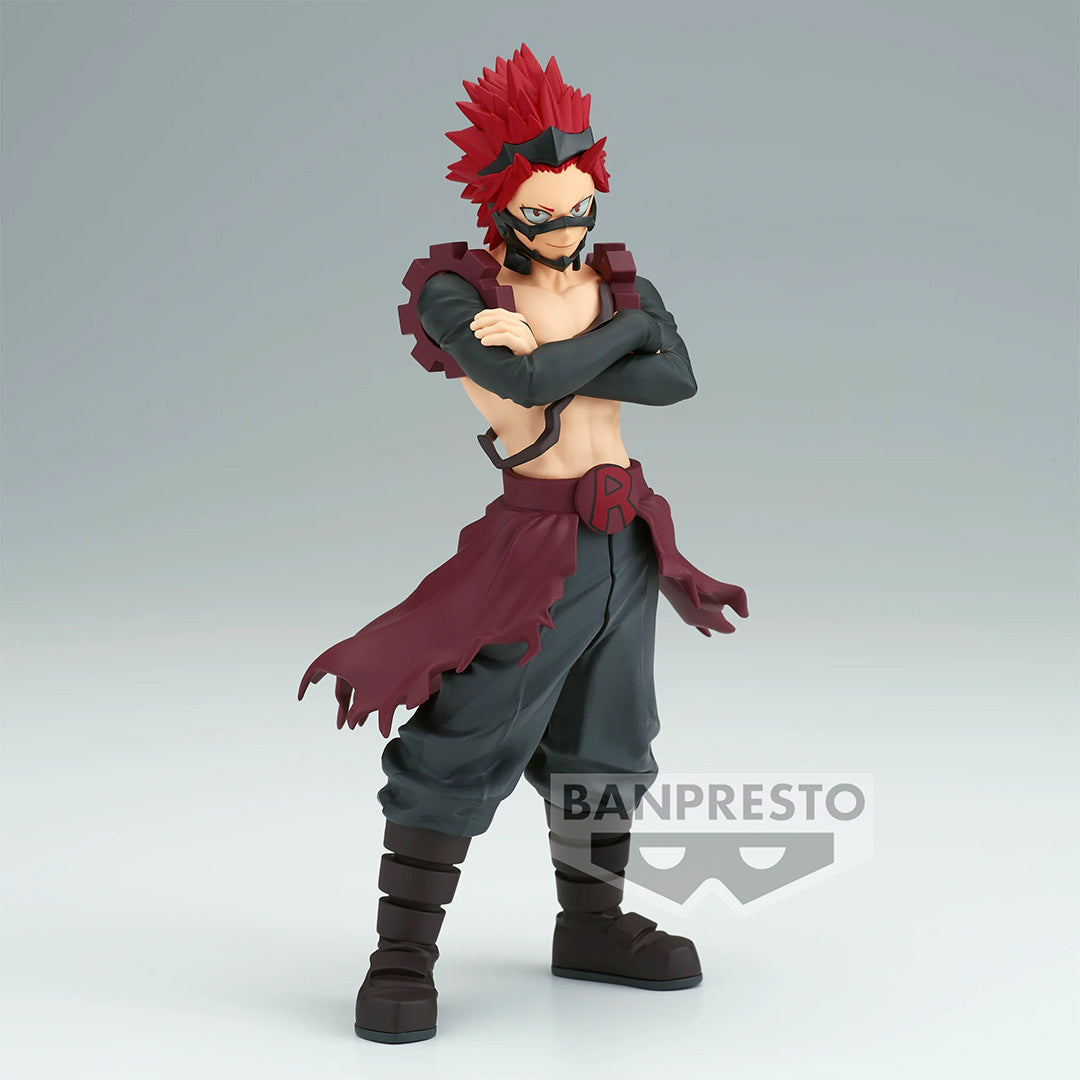 Vue 3/4 de face à mi-distance de la figurine de Eijiro Kirishima de My Hero Academia en tenue de héros, avec lunettes de protection.