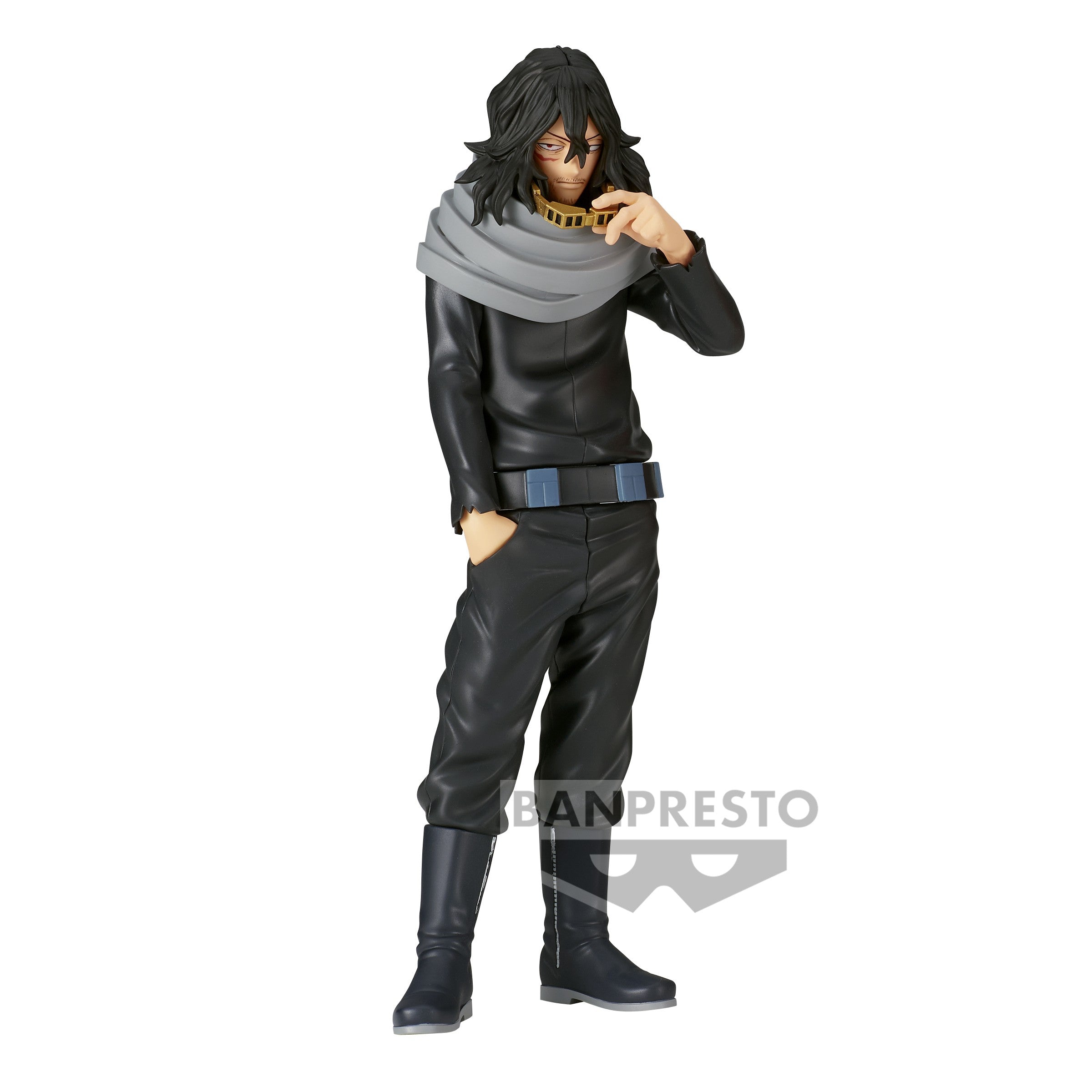 Vue 3/4 de face à mi-distance de la figurine de Shota Aizawa de My Hero Academia en tenue noire, portant une écharpe grise.