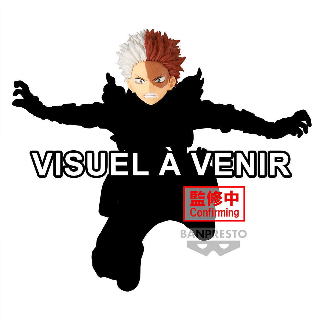 Vue dynamique à mi-distance de la figurine de Shoto Todoroki de My Hero Academia en uniforme de l'école U.A., avec des cheveux bicolores.