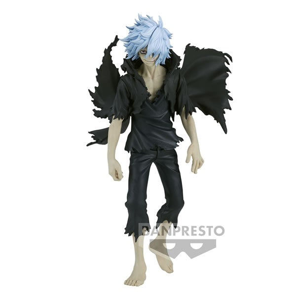 Vue 3/4 de face à mi-distance de la figurine DXF de Tomura Shigaraki de My Hero Academia en vêtements noirs déchirés, expression sinistre.