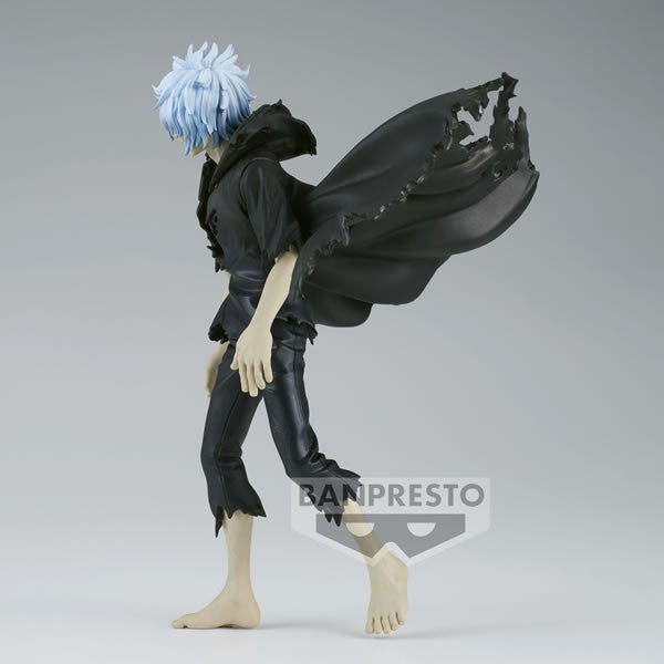 Vue de profil à mi-distance de la figurine  DXF de Tomura Shigaraki de My Hero Academia en manteau noir déchiré.
