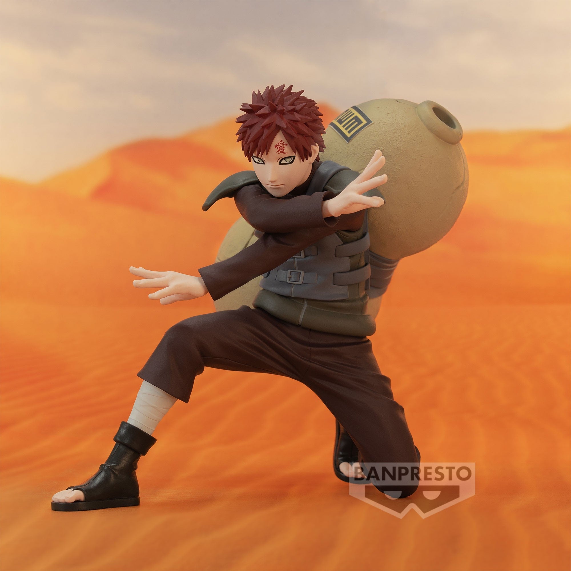 Figurine de Gaara avec des cheveux rouges, un tatouage en forme de diamant et une gourde dans le dos.