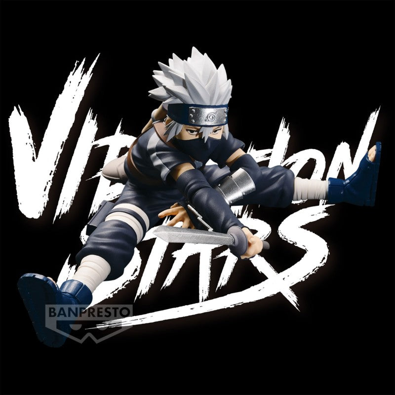 Figurine représentant Kakashi Hatake en pose dynamique, tenant une épée, de la série Naruto par BANPRESTO.