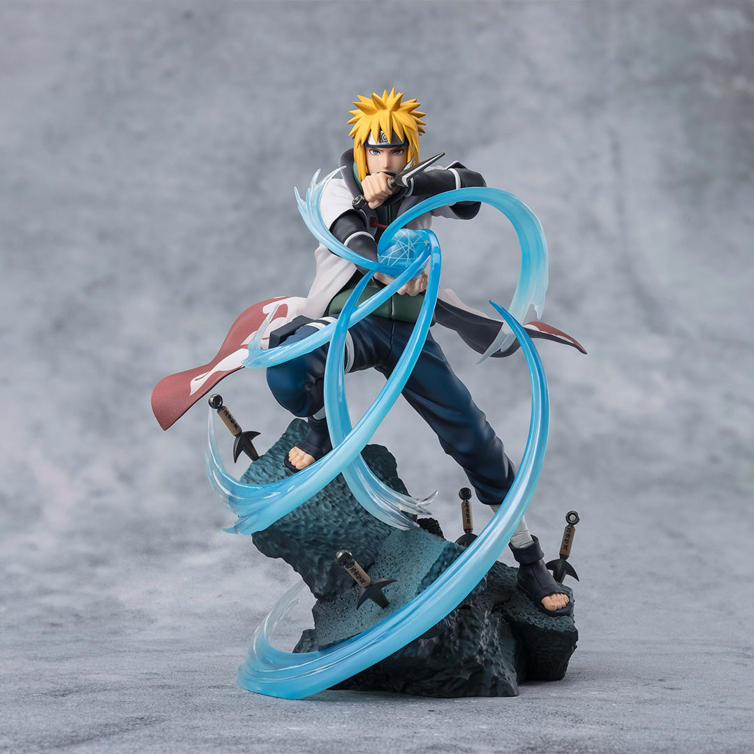 Figurine de Minato Namikaze avec un kunai d'espace-temps et un Rasengan sur un socle rocheux.