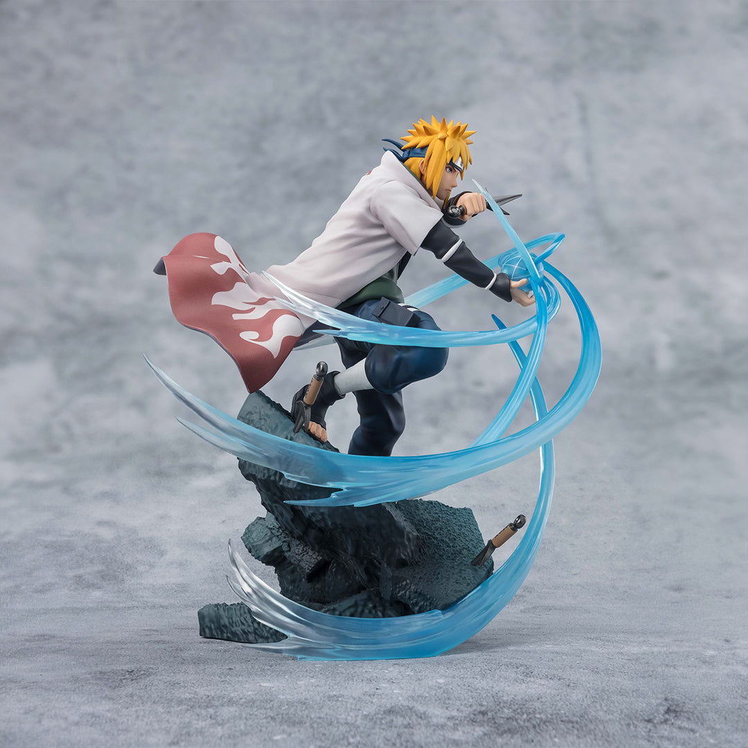Figurine de Minato Namikaze avec un kunai d'espace-temps et un Rasengan sur un socle rocheux.