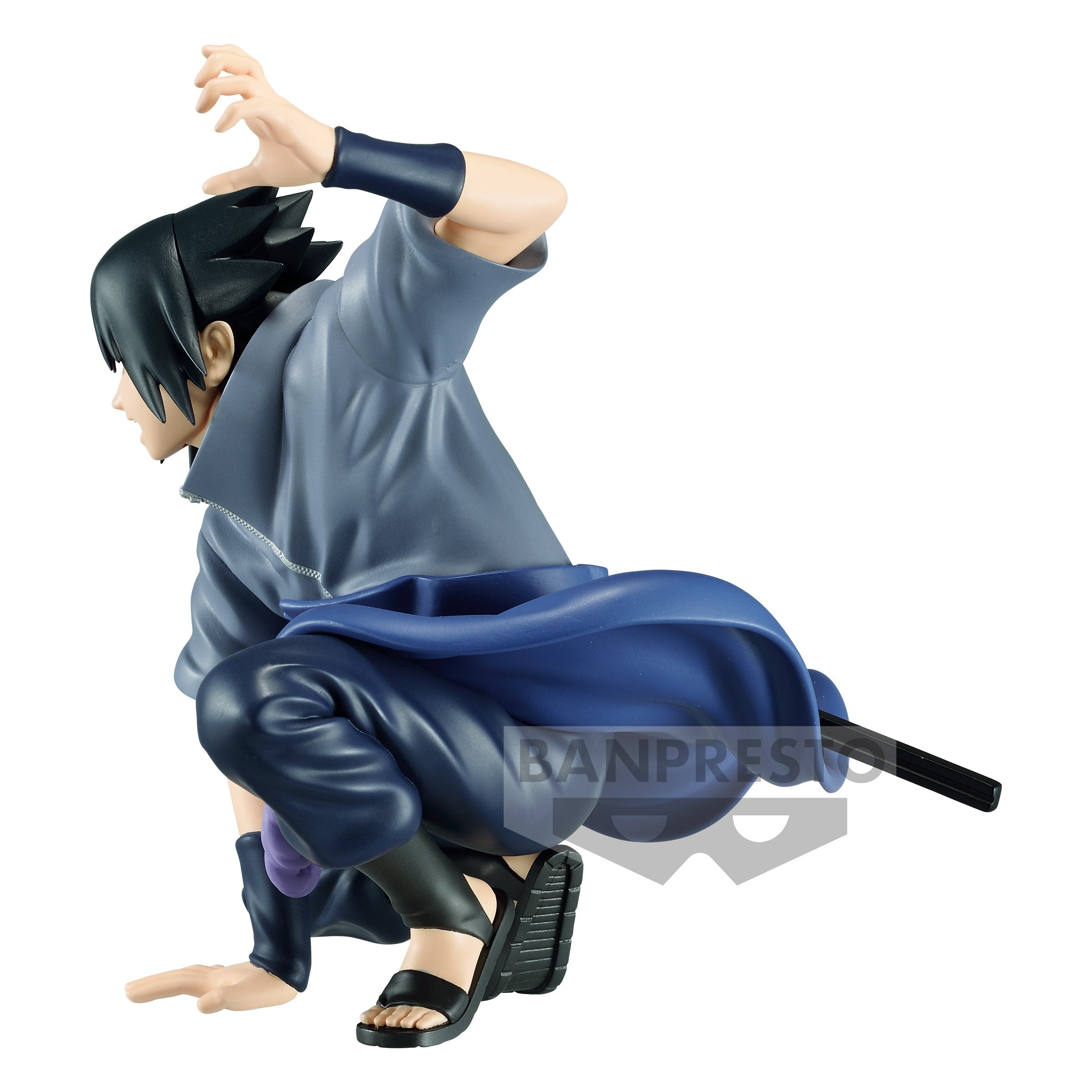 Figurine de Sasuke Uchiha accroupi avec Sharingan à l'œil droit et Rinnegan à l'œil gauche, fabriquée par Banpresto.
