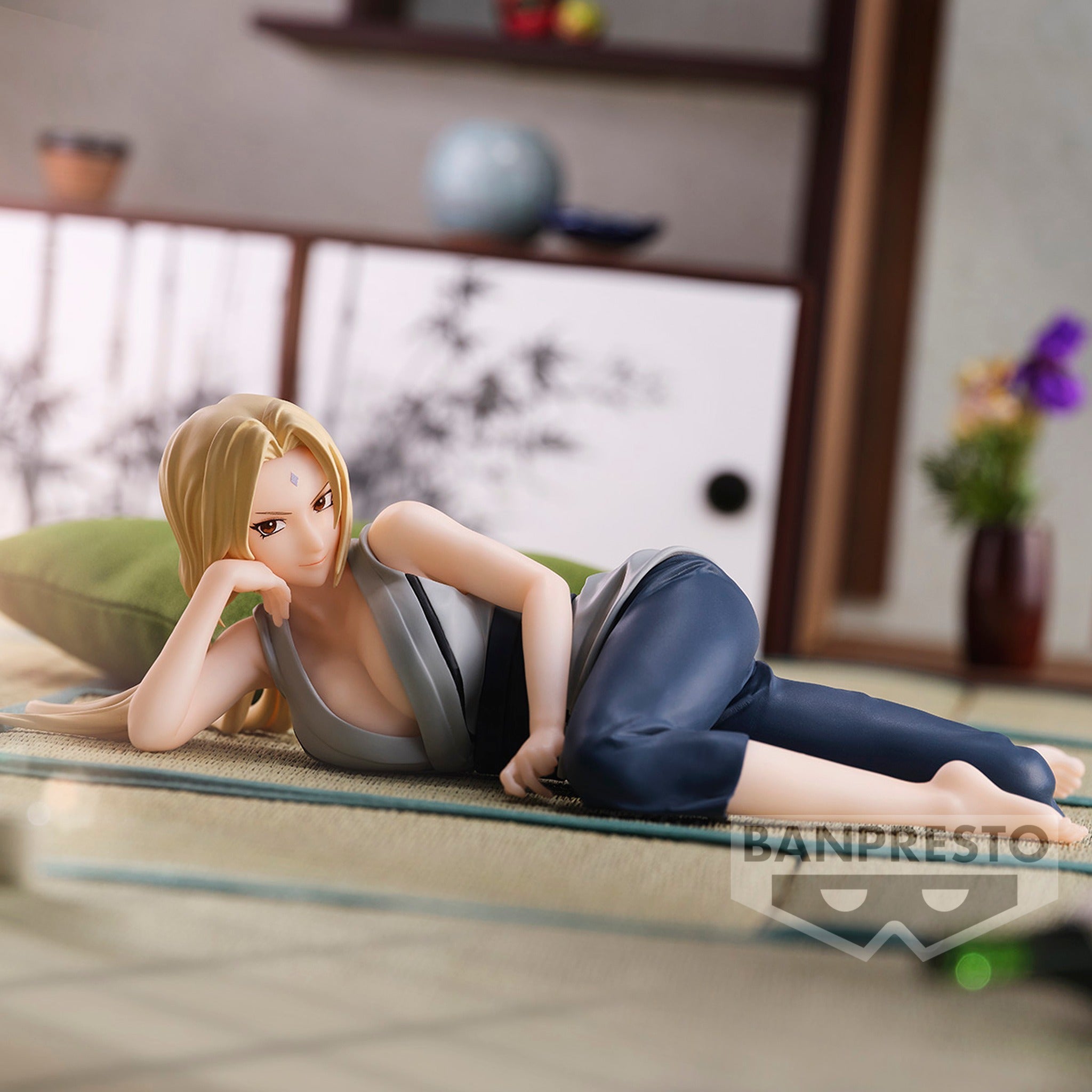 Tsunade de Naruto représentée avec une pose sensuelle et élégante, fabriquée par Banpresto.