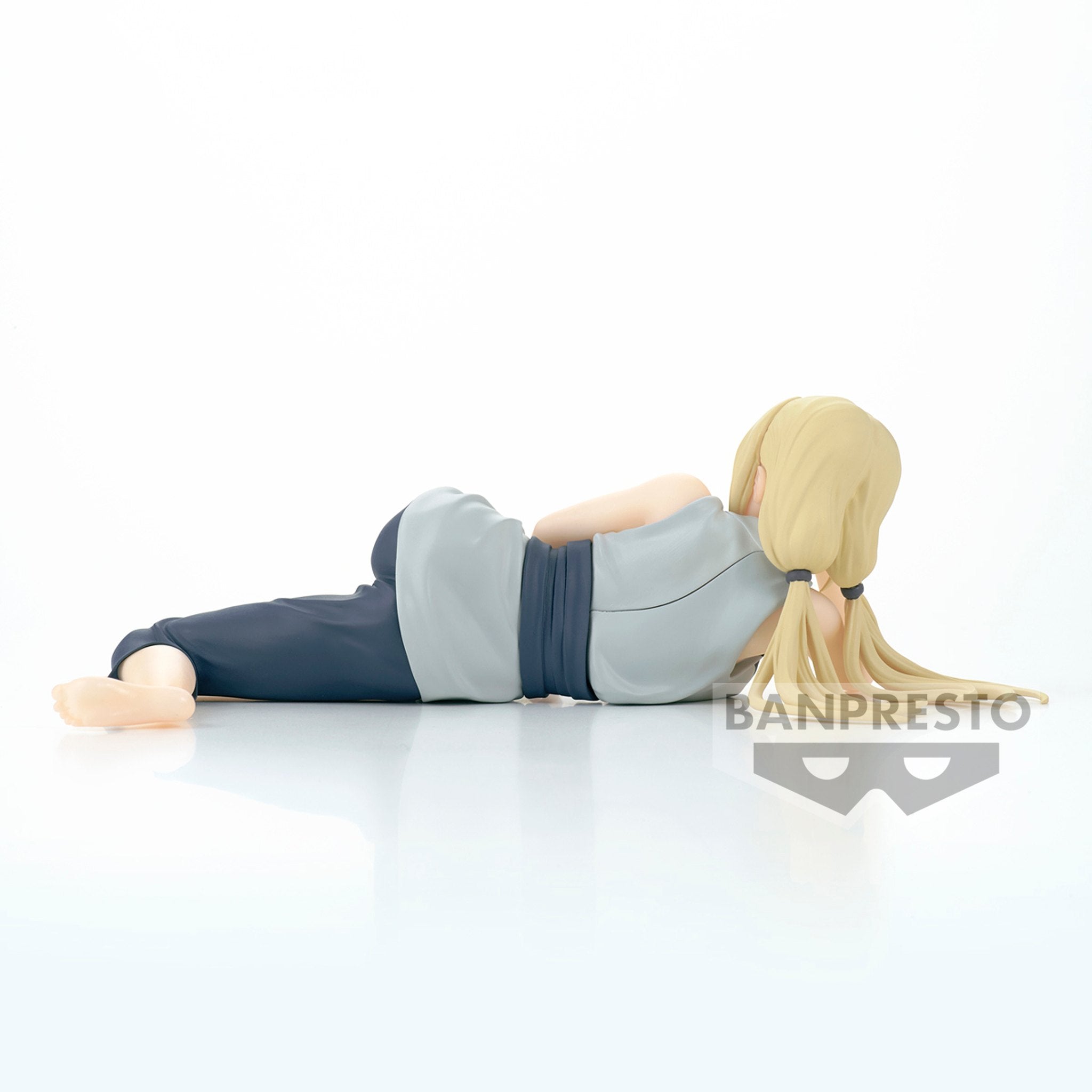 Tsunade de Naruto représentée avec une pose sensuelle et élégante, fabriquée par Banpresto.