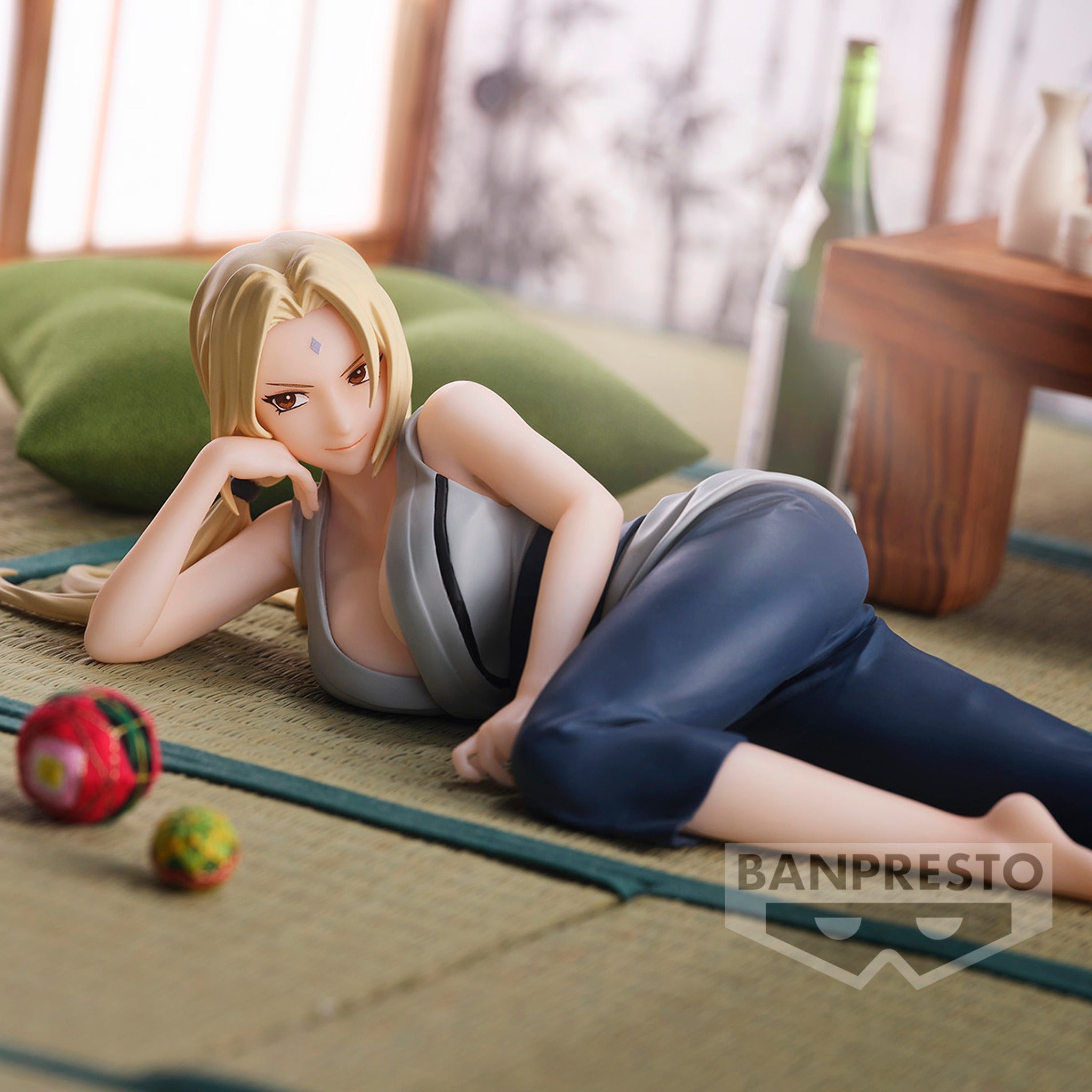 Tsunade de Naruto représentée avec une pose sensuelle et élégante, fabriquée par Banpresto.