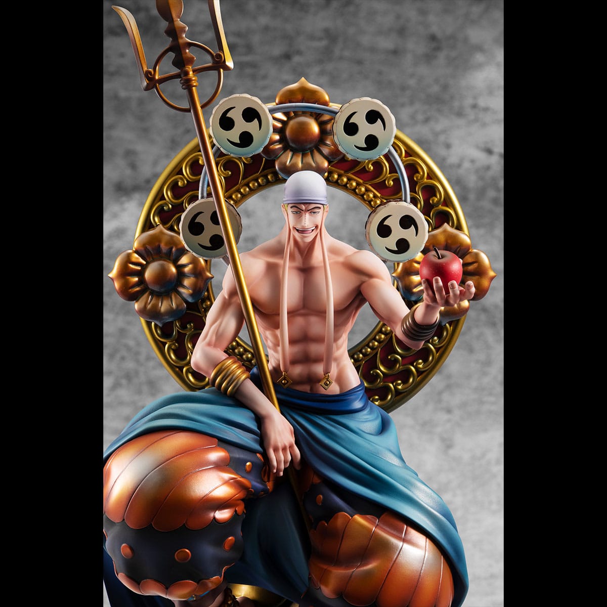 Figurine d'Enel avec son bâton en or, représentant le personnage dans sa tenue classique, avec une pose dynamique et une expression déterminée, fabriquée par MegaHouse.