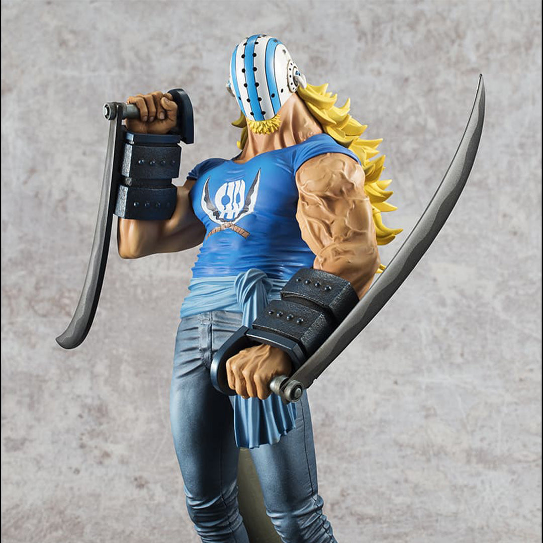 Figurine de Killer de la collection Portrait of Pirates, représentant un personnage avec une longue chevelure blonde, un casque, et des faux, dans une pose menaçante sur une base stable.
