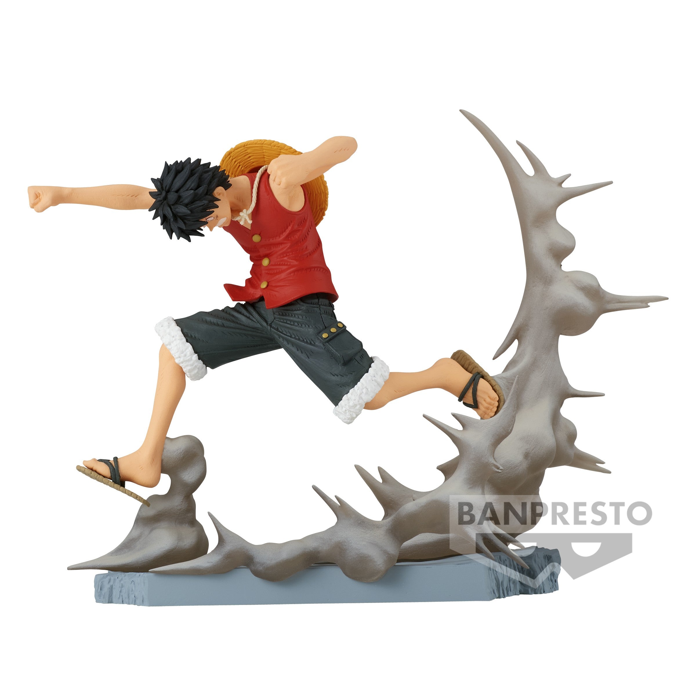 Figurine de Luffy et Rob Lucci en pleine action, leurs poings s'entrechoquant, avec des effets de fumée émanant du socle, fabriquée en PVC par Banpresto.