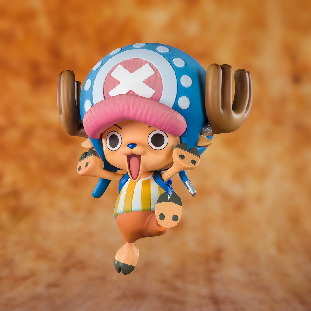 Figurine de Tony Tony Chopper dans une posture joyeuse avec un visage alternatif, fabriquée par Tamashii Nations, mesurant 7 cm, en PVC.