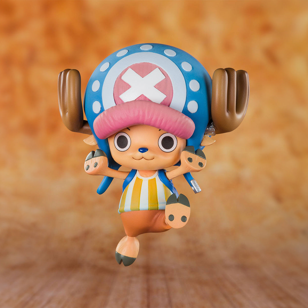 Figurine de Tony Tony Chopper dans une posture joyeuse avec un visage alternatif, fabriquée par Tamashii Nations, mesurant 7 cm, en PVC.