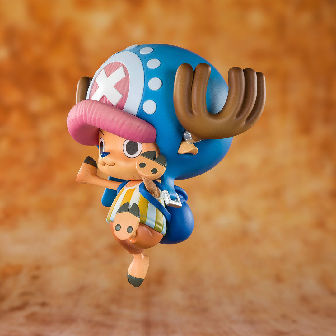 Figurine de Tony Tony Chopper dans une posture joyeuse avec un visage alternatif, fabriquée par Tamashii Nations, mesurant 7 cm, en PVC.