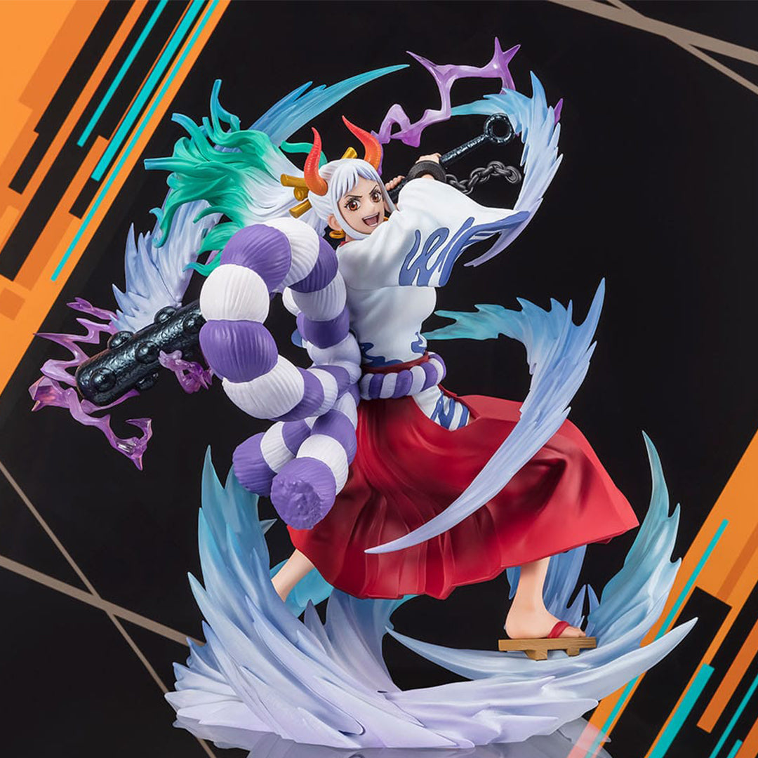 Figurine de Yamato de la série One Piece, mesurant 21 cm, sculptée avec des détails minutieux, tenant un Kanabo dans une pose dynamique avec des effets d'électricité autour. Fabriquée par Tamashii Nations.